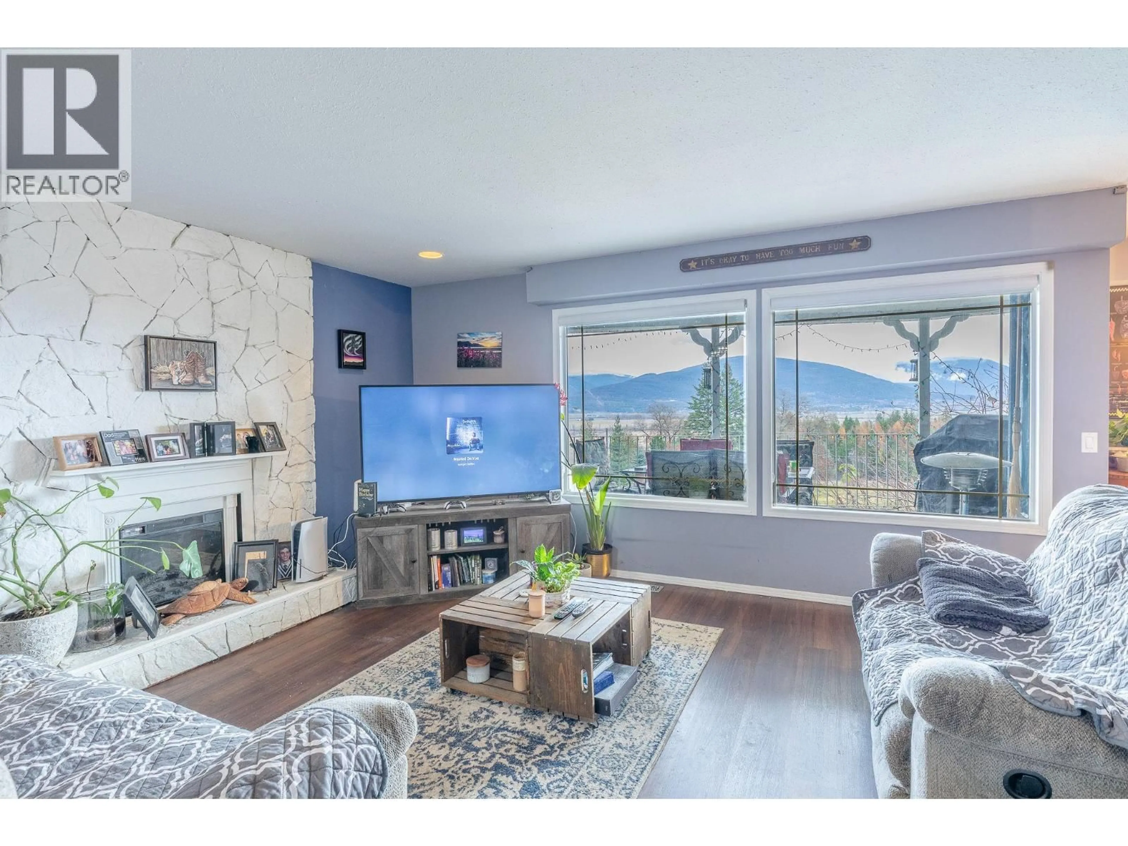 Living room with furniture, unknown for 1621 EVANS ROAD, Creston British Columbia V0B1G7