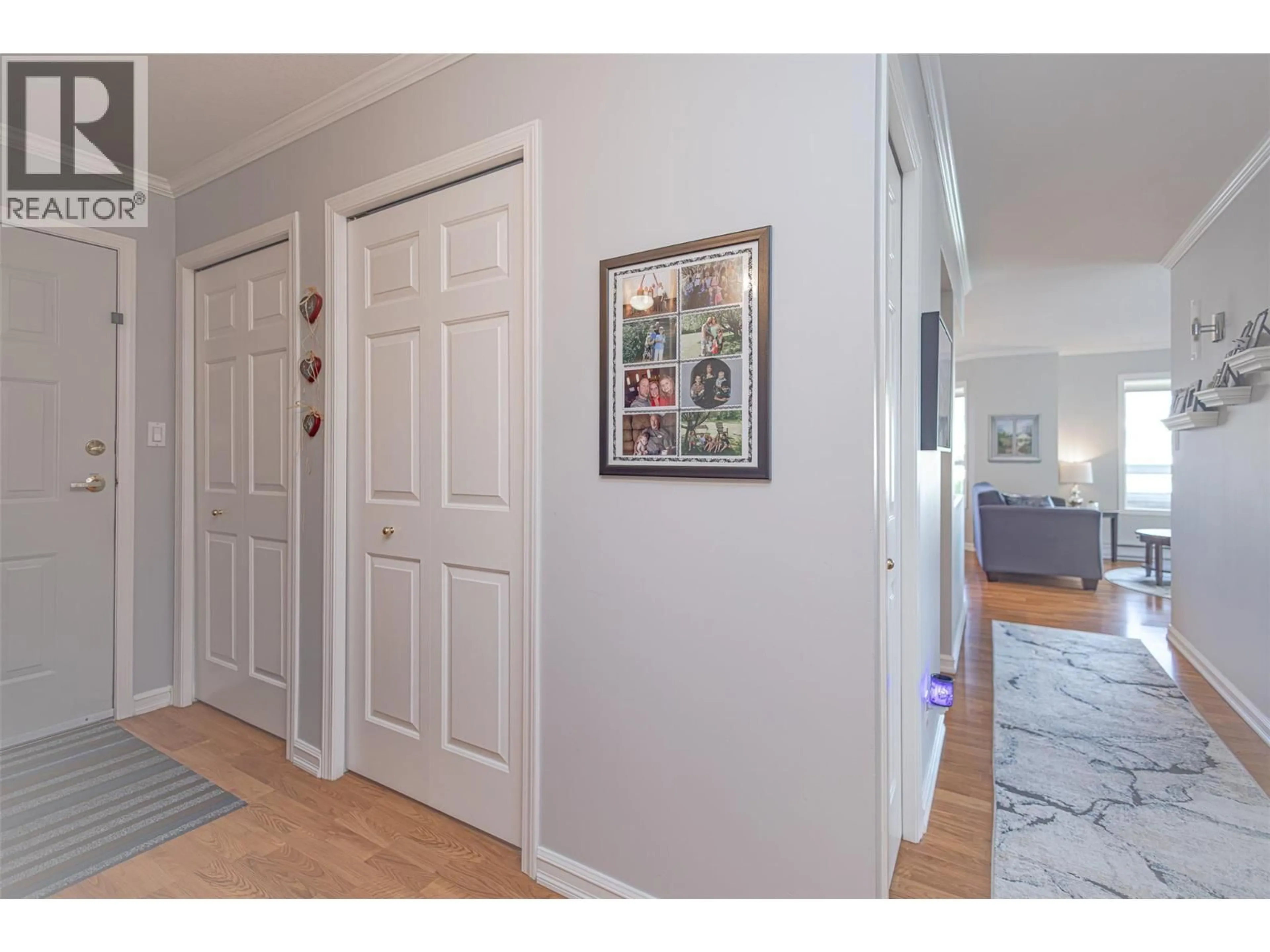 Indoor entryway for 101 - 102 VAN HORNE STREET, Penticton British Columbia V2A4K2