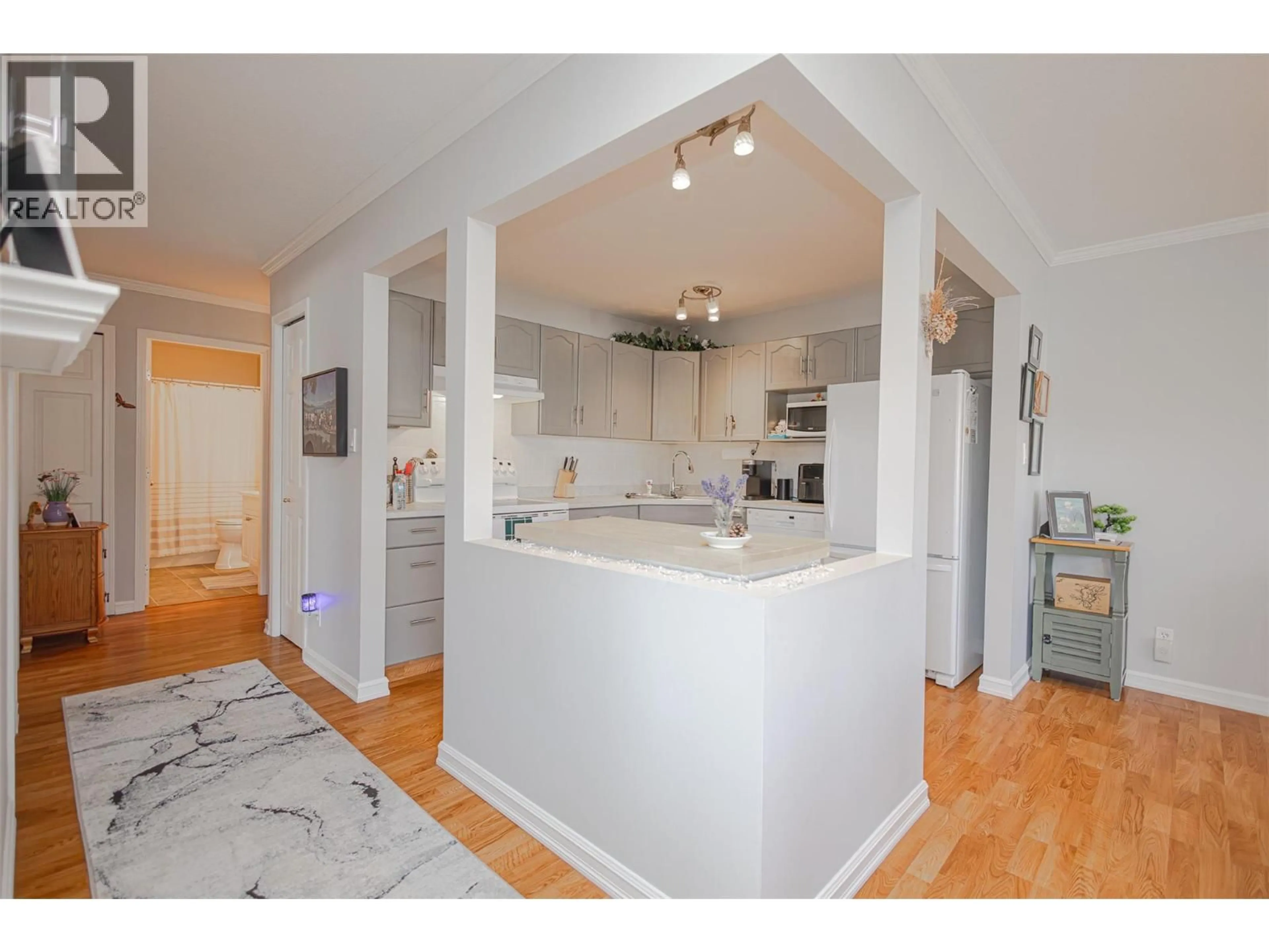 Open concept kitchen, unknown for 101 - 102 VAN HORNE STREET, Penticton British Columbia V2A4K2