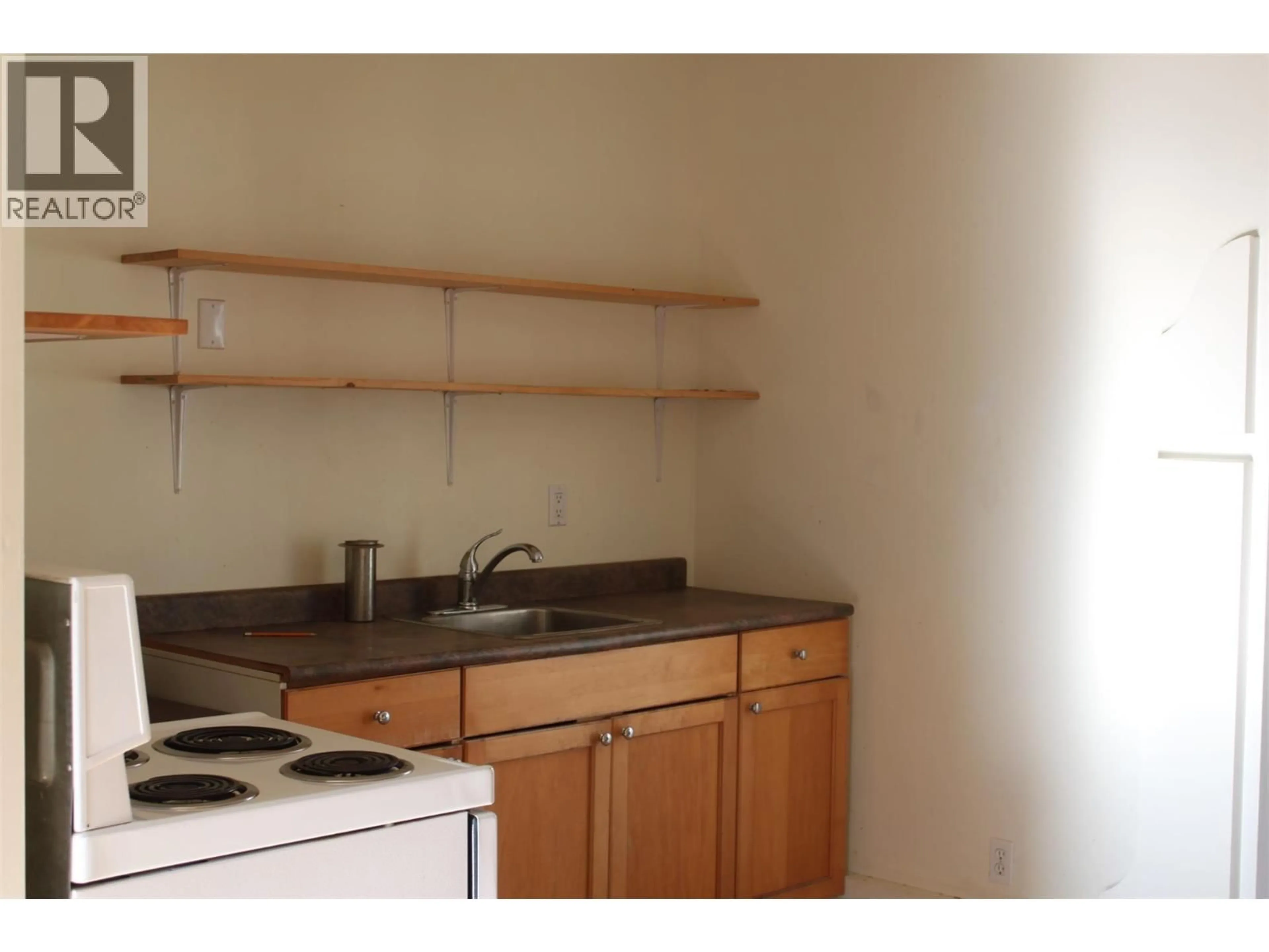 Standard kitchen, unknown for 201 6TH AVENUE NORTHWEST, Nakusp British Columbia V0G1R0