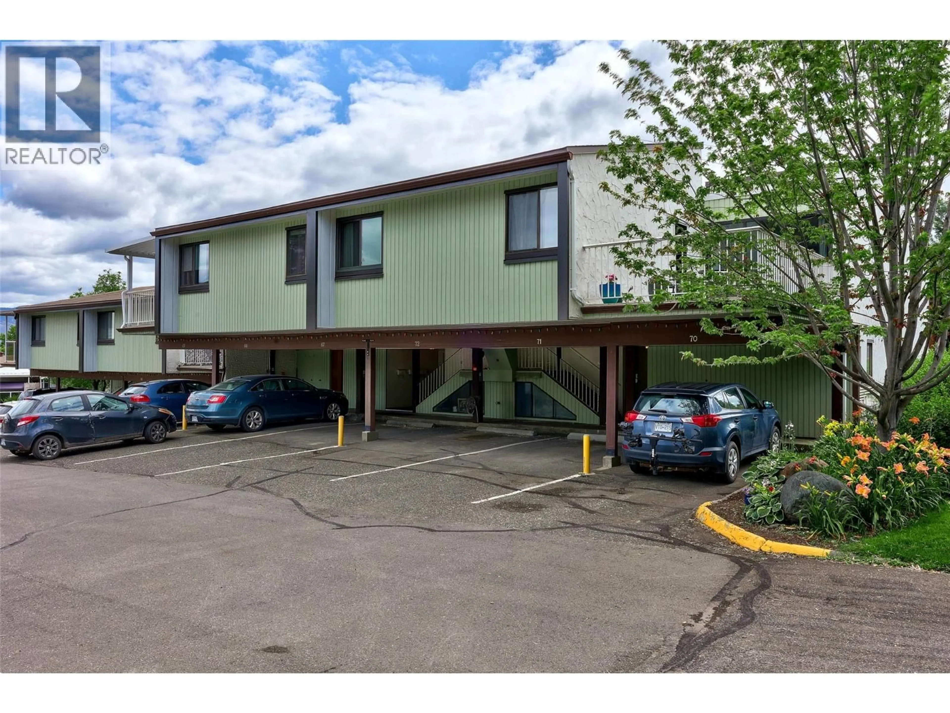 A pic from outside/outdoor area/front of a property/back of a property/a pic from drone, building for 71 - 137 MCGILL ROAD, Kamloops British Columbia V2C1L9