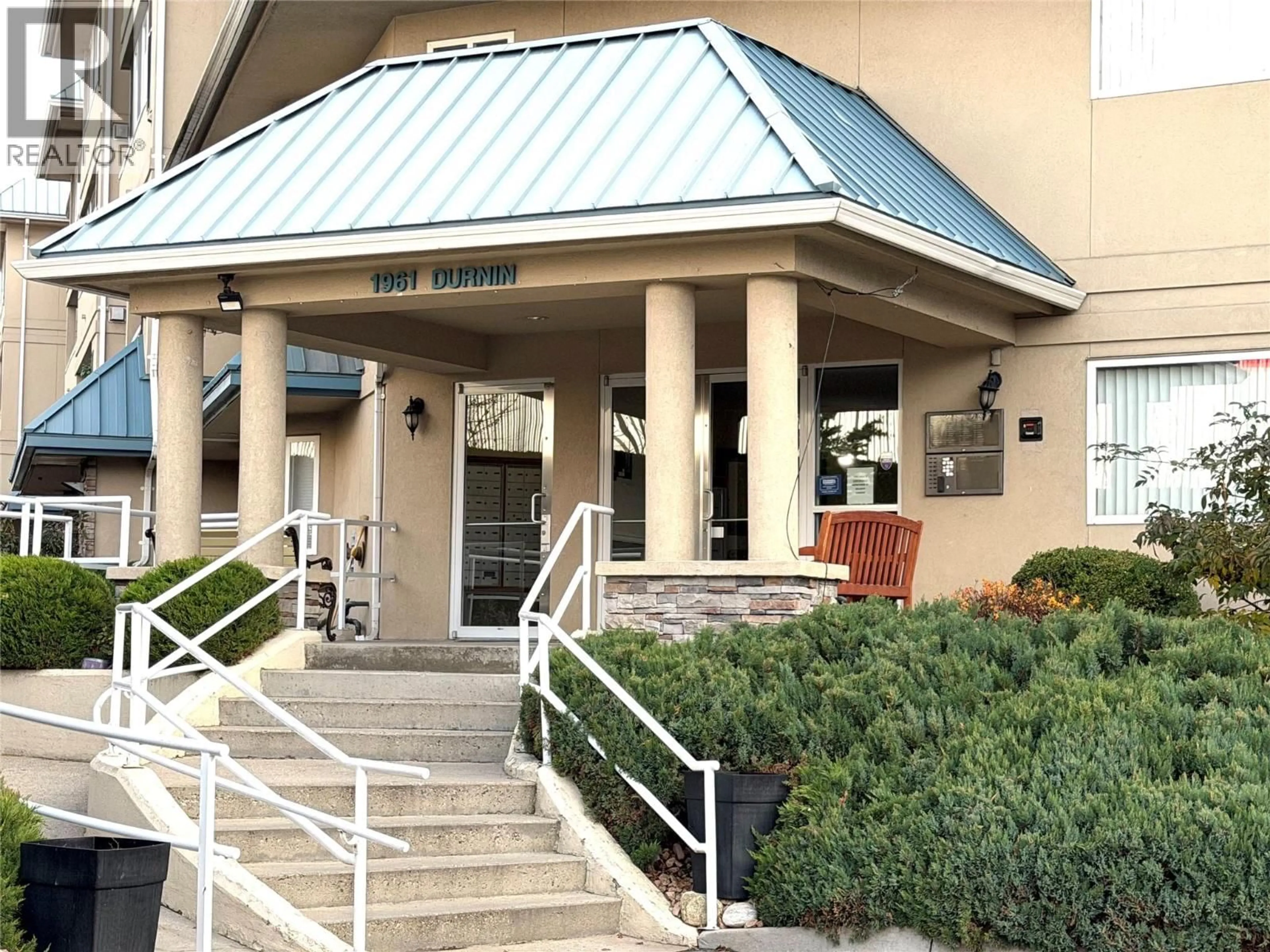 Indoor foyer for 315 - 1961 DURNIN ROAD, Kelowna British Columbia V1X7Y6