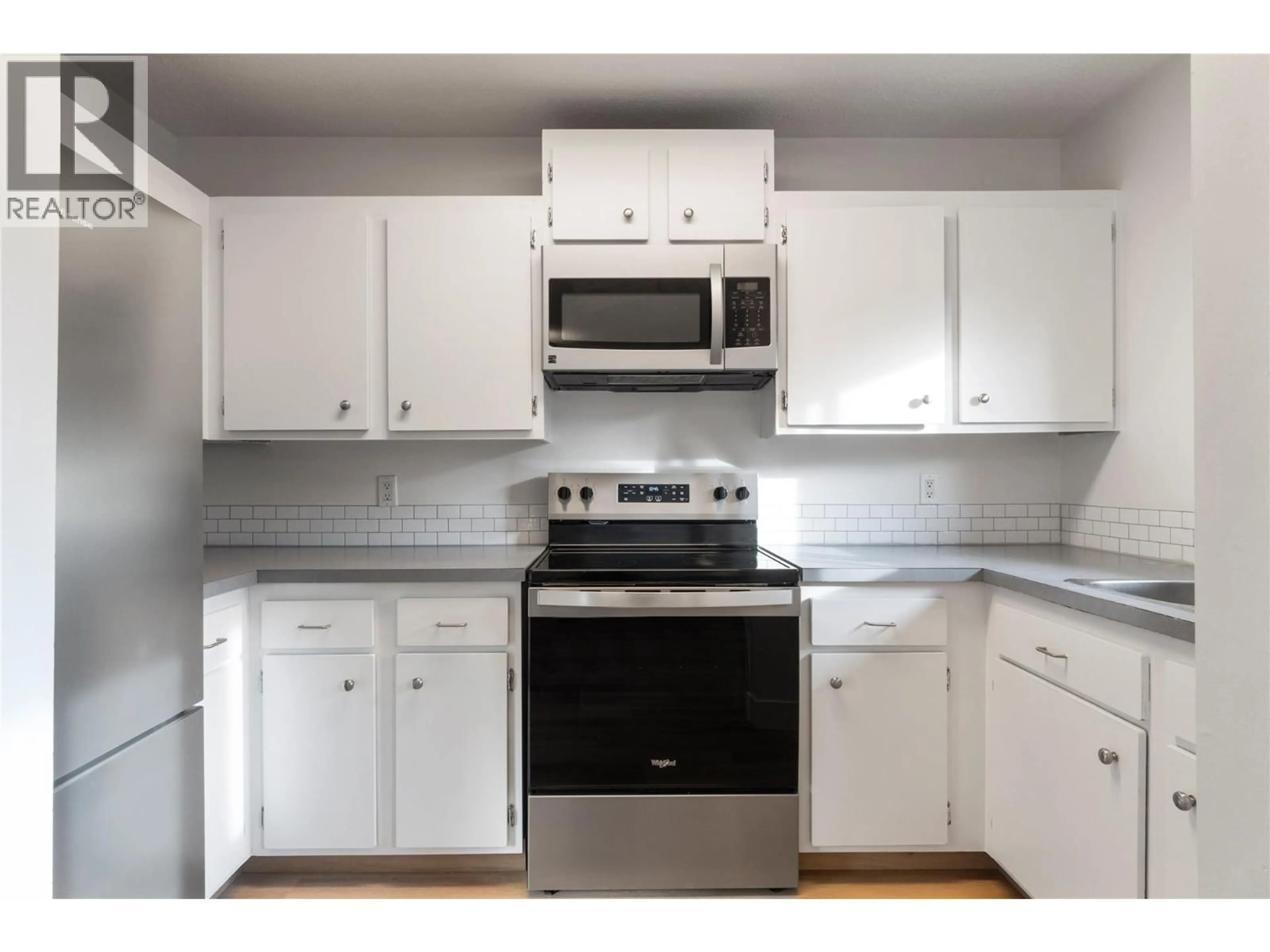 Standard kitchen, unknown for 503 - 1451 1 AVENUE NORTHEAST, Salmon Arm British Columbia V1E1N8