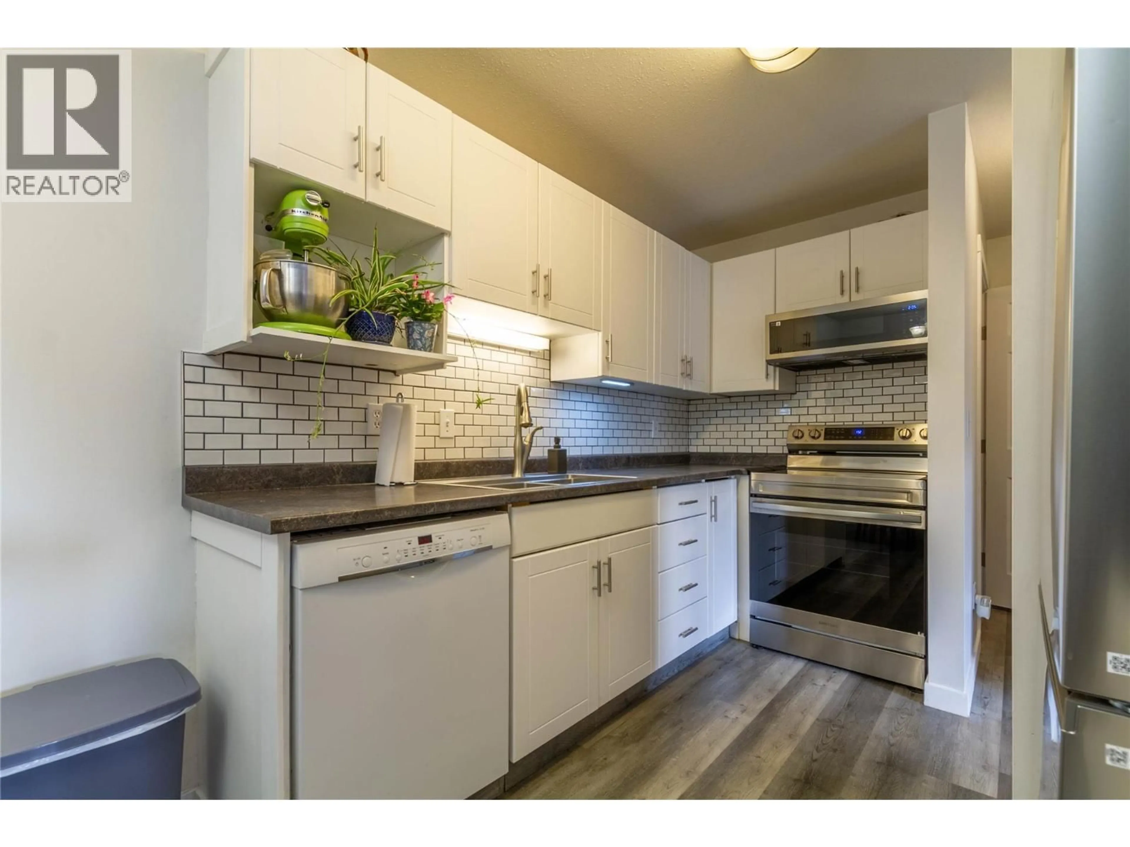 Standard kitchen, unknown for 118 - 505 BROWNE ROAD, Vernon British Columbia V1T7M2