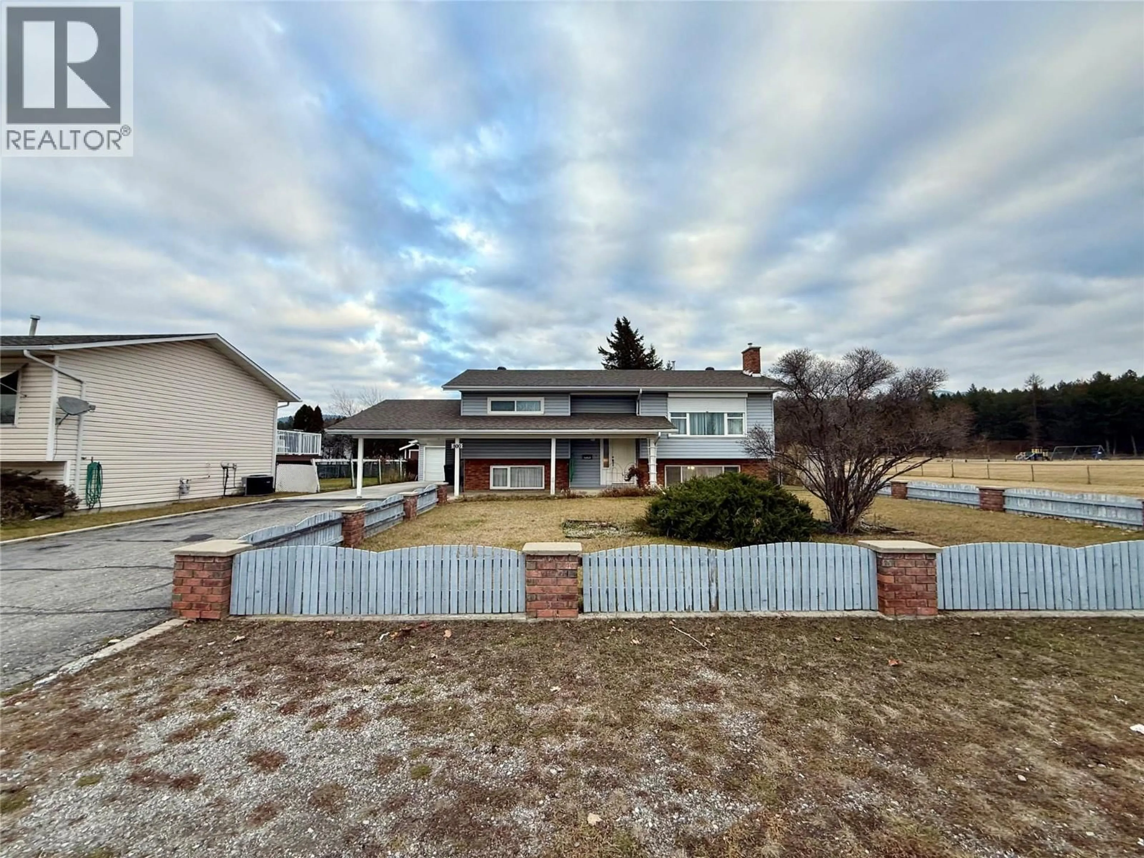 A pic from outside/outdoor area/front of a property/back of a property/a pic from drone, street for 800 24TH AVENUE NORTH, Cranbrook British Columbia V1C6G8