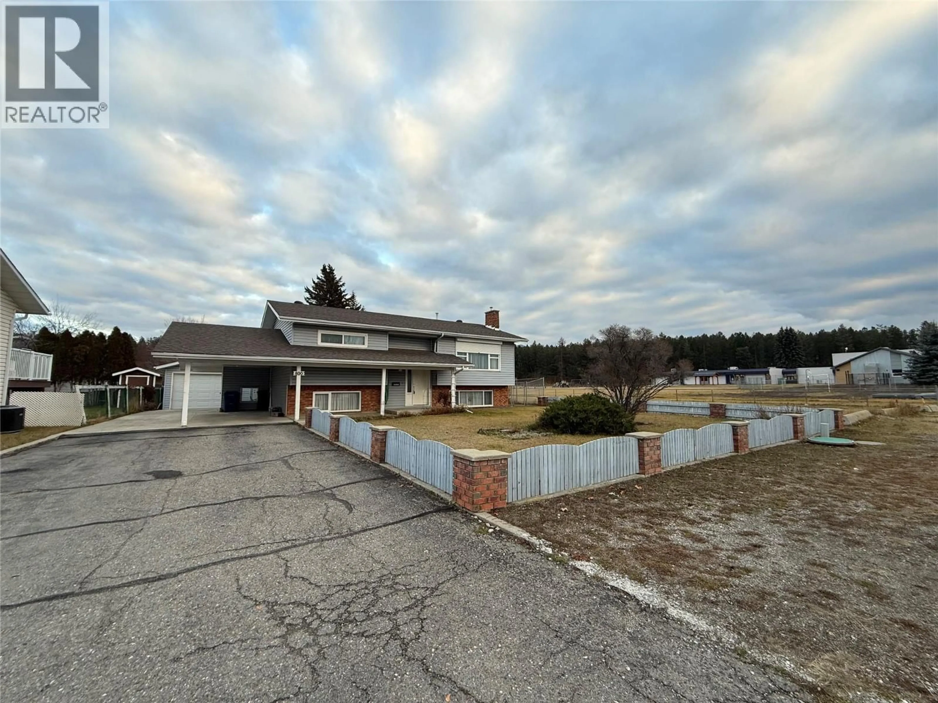 A pic from outside/outdoor area/front of a property/back of a property/a pic from drone, building for 800 24TH AVENUE NORTH, Cranbrook British Columbia V1C6G8