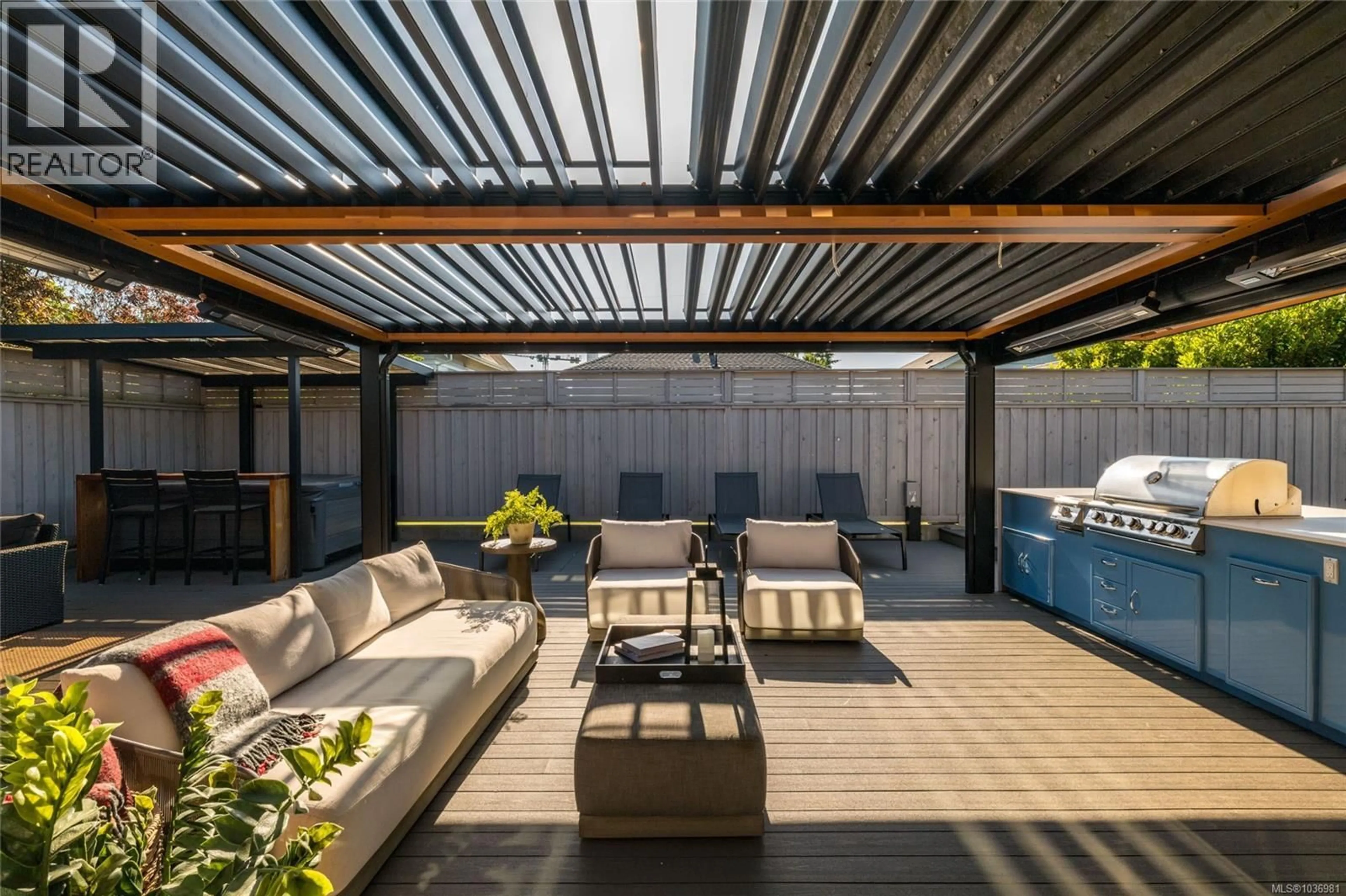 Patio, street for 330 IRVING ROAD, Victoria British Columbia V8S4A2