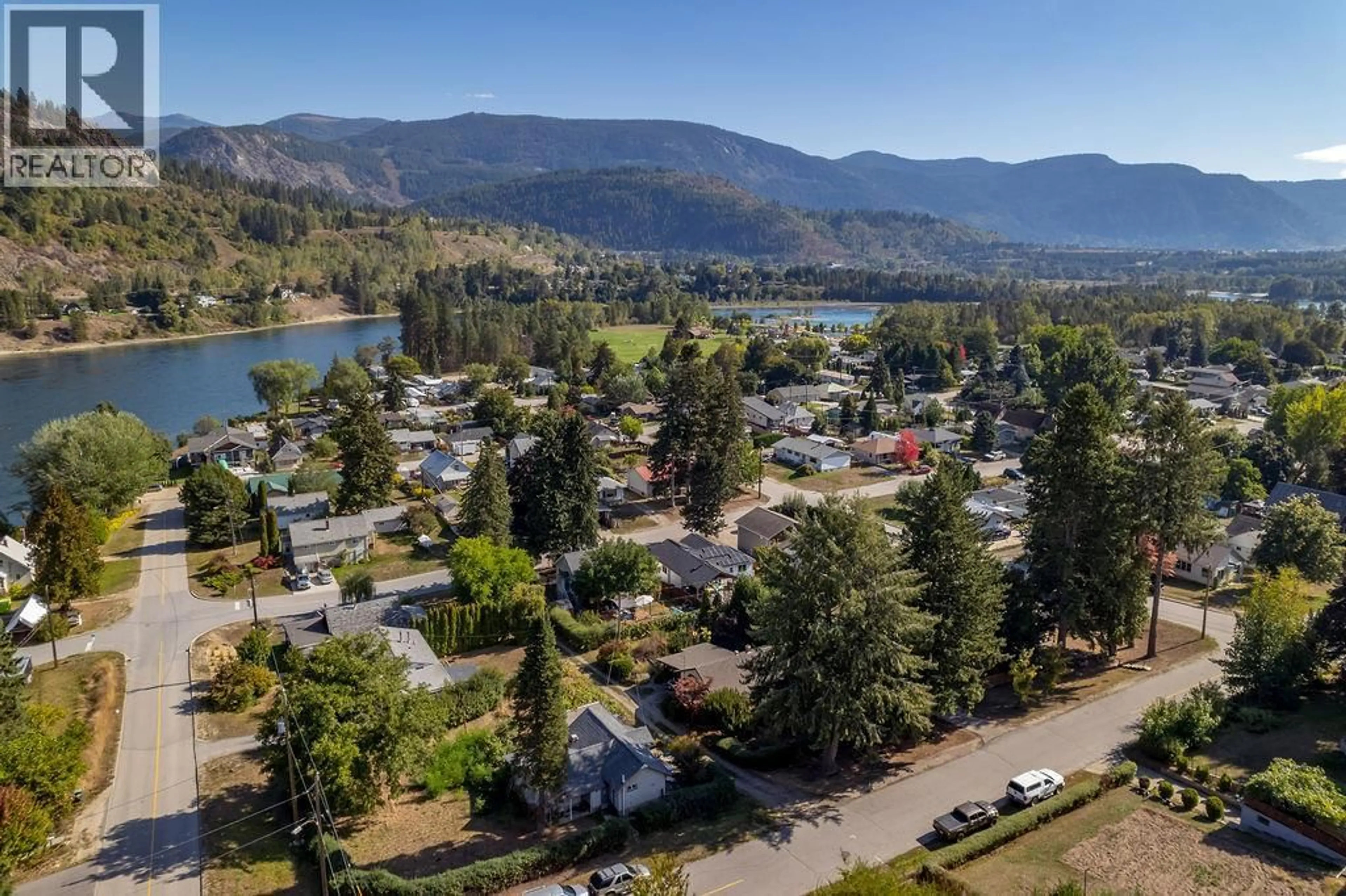 A pic from outside/outdoor area/front of a property/back of a property/a pic from drone, mountain view for 205 6TH AVENUE, Castlegar British Columbia V1N1T1