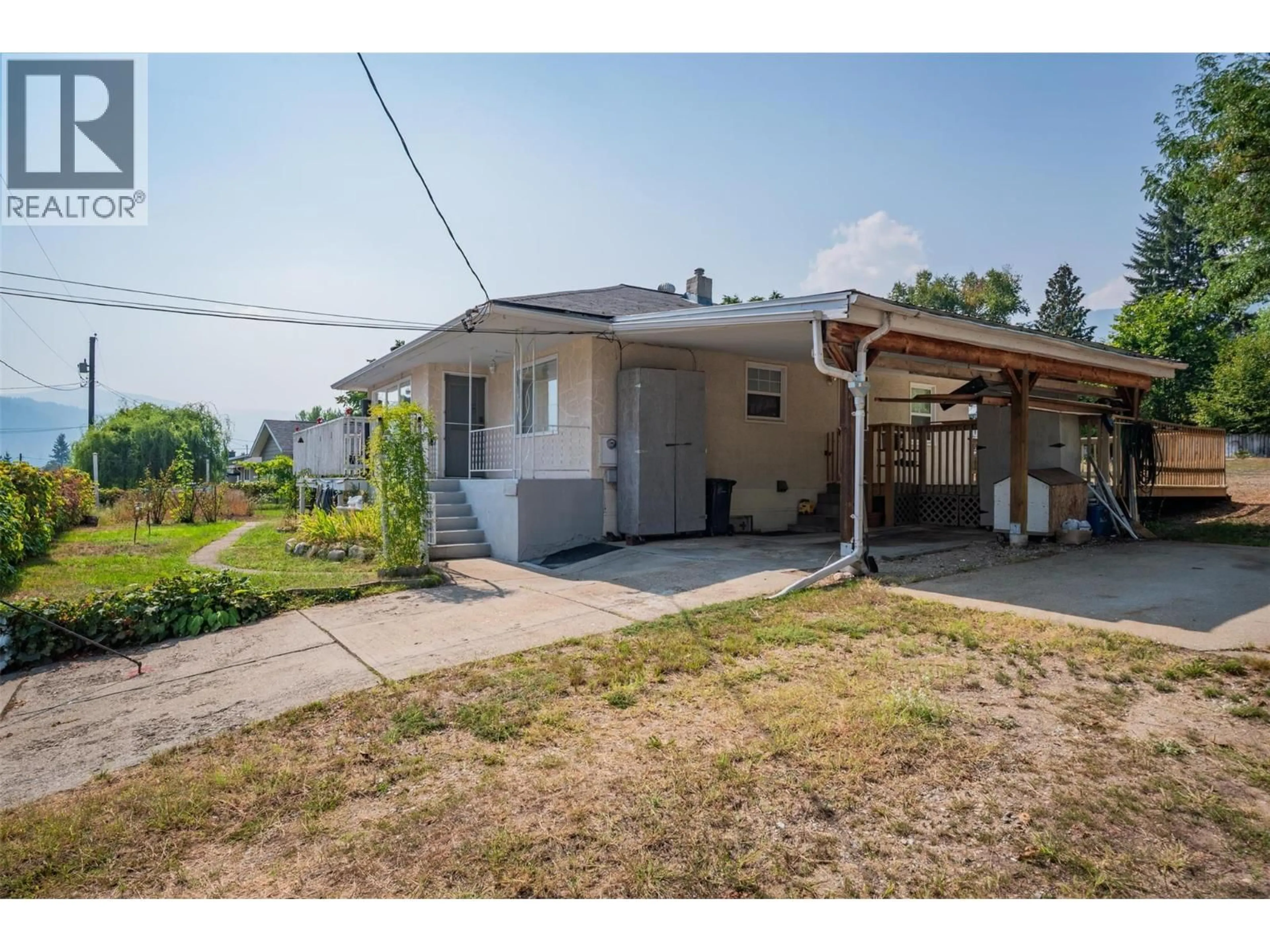 A pic from outside/outdoor area/front of a property/back of a property/a pic from drone, street for 3404 4TH AVENUE, Castlegar British Columbia V1N2T3