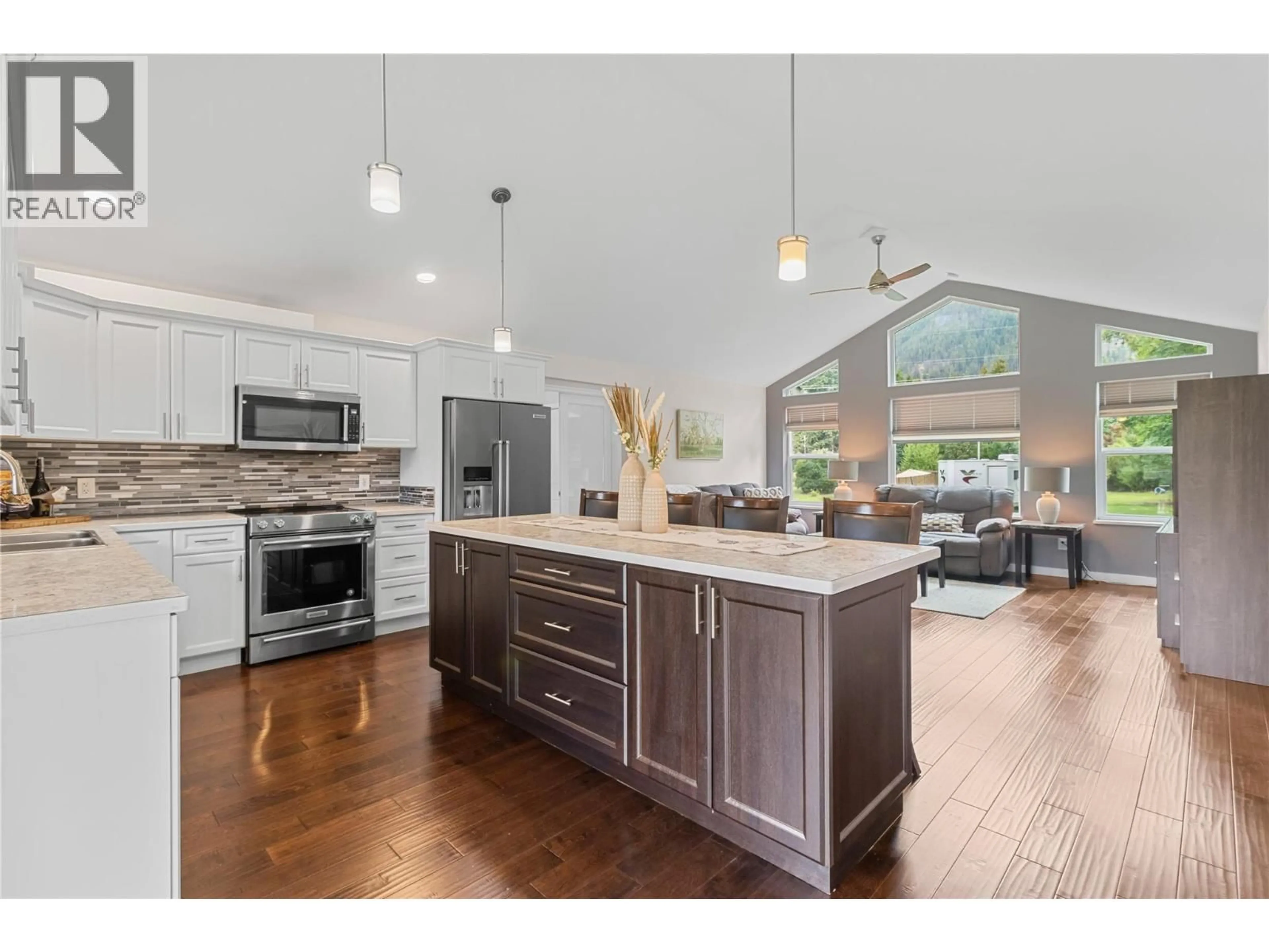 Open concept kitchen, unknown for 421 HILLIER ROAD, Sicamous British Columbia V0E2V0