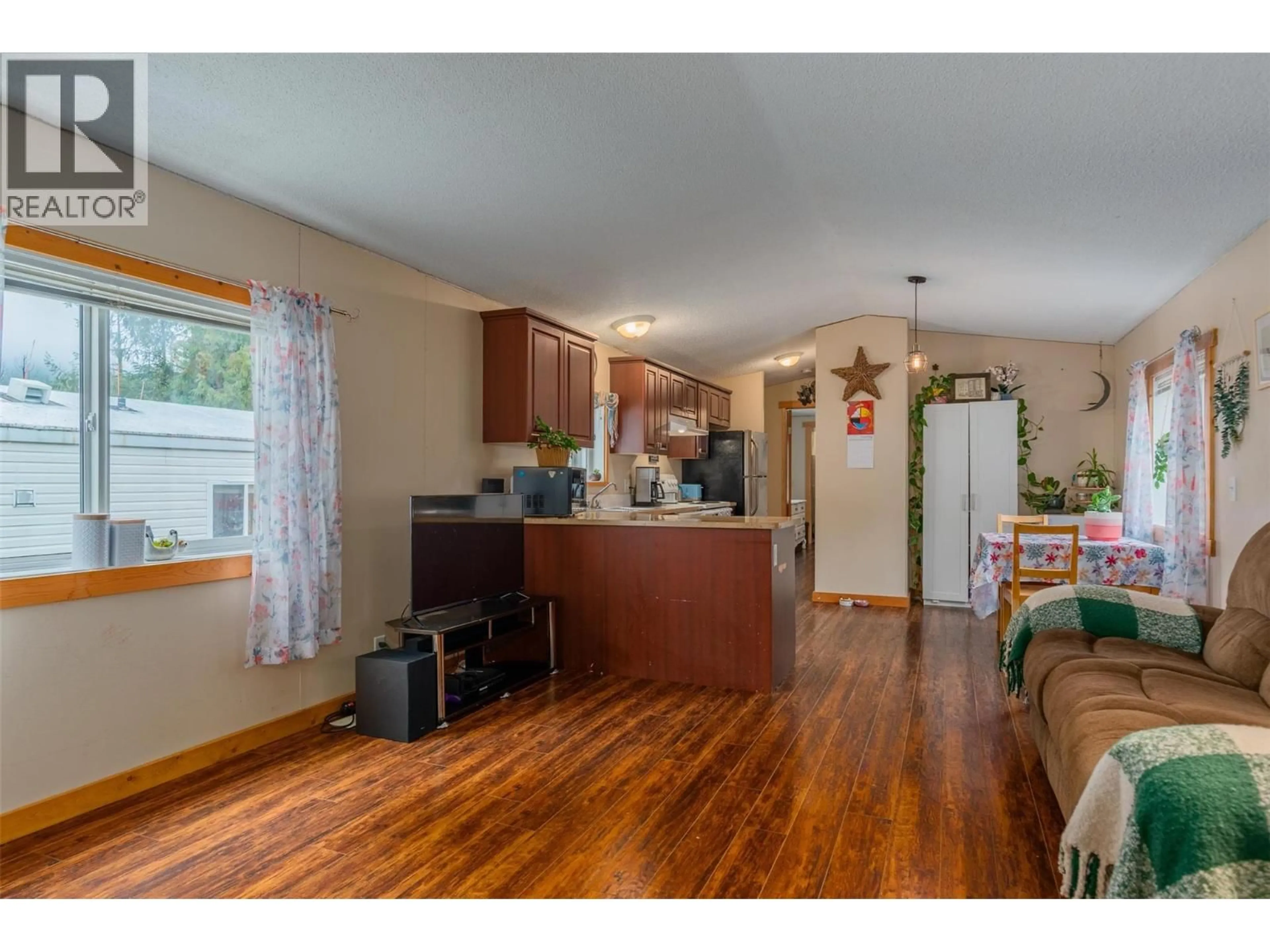 Open concept kitchen, wood/laminate floor for 41 - 891 MONTE VISTA DRIVE, Rossland British Columbia V0G1Y0