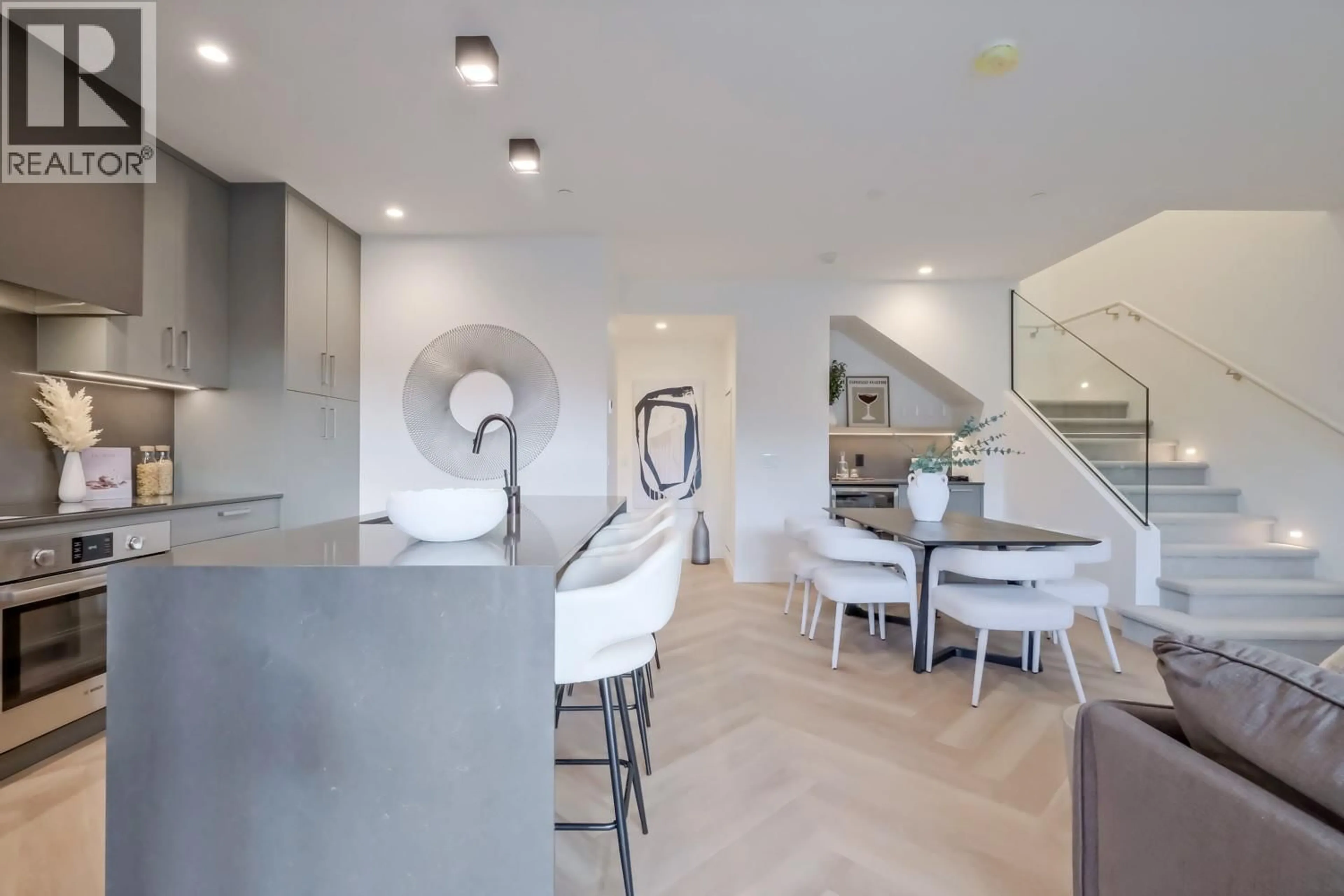 Contemporary kitchen, unknown for 3341 WATT ROAD, Kelowna British Columbia V1W0H7