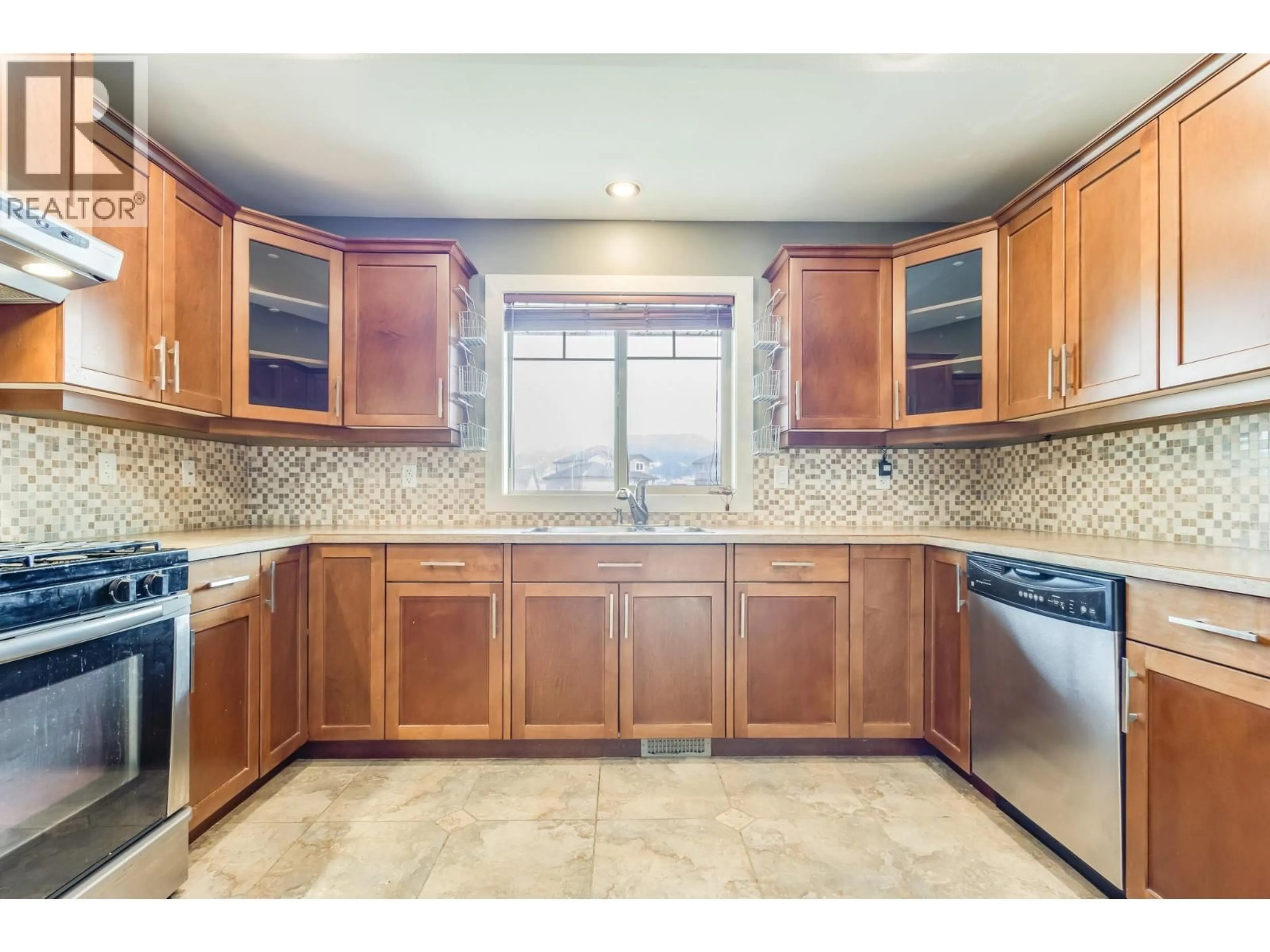 Standard kitchen, ceramic/tile floor for 2061 BERNAU COURT, Lake Country British Columbia V4M2M7