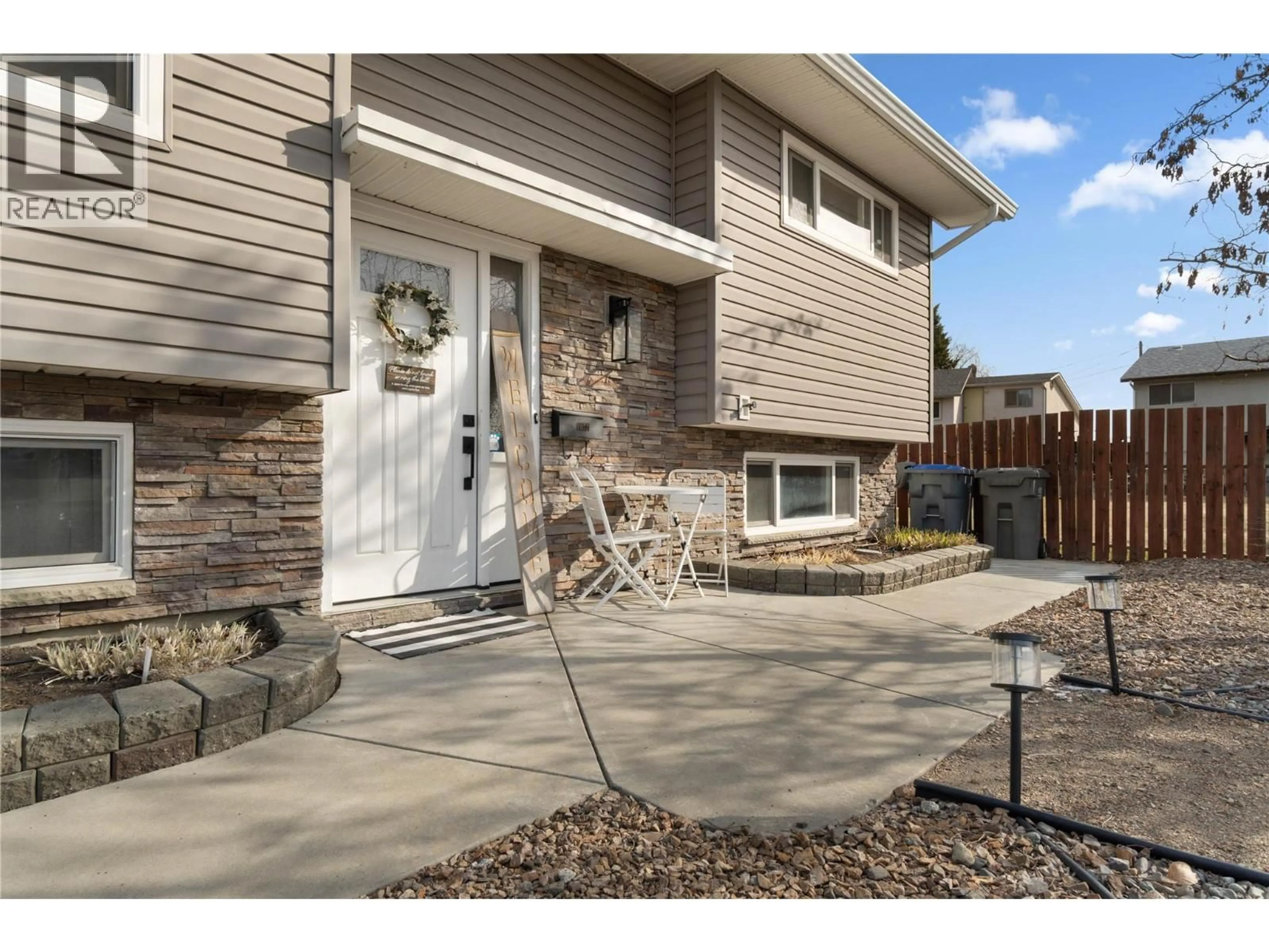 Unknown for 1077 DESMOND PLACE, Kamloops British Columbia V2B5L2