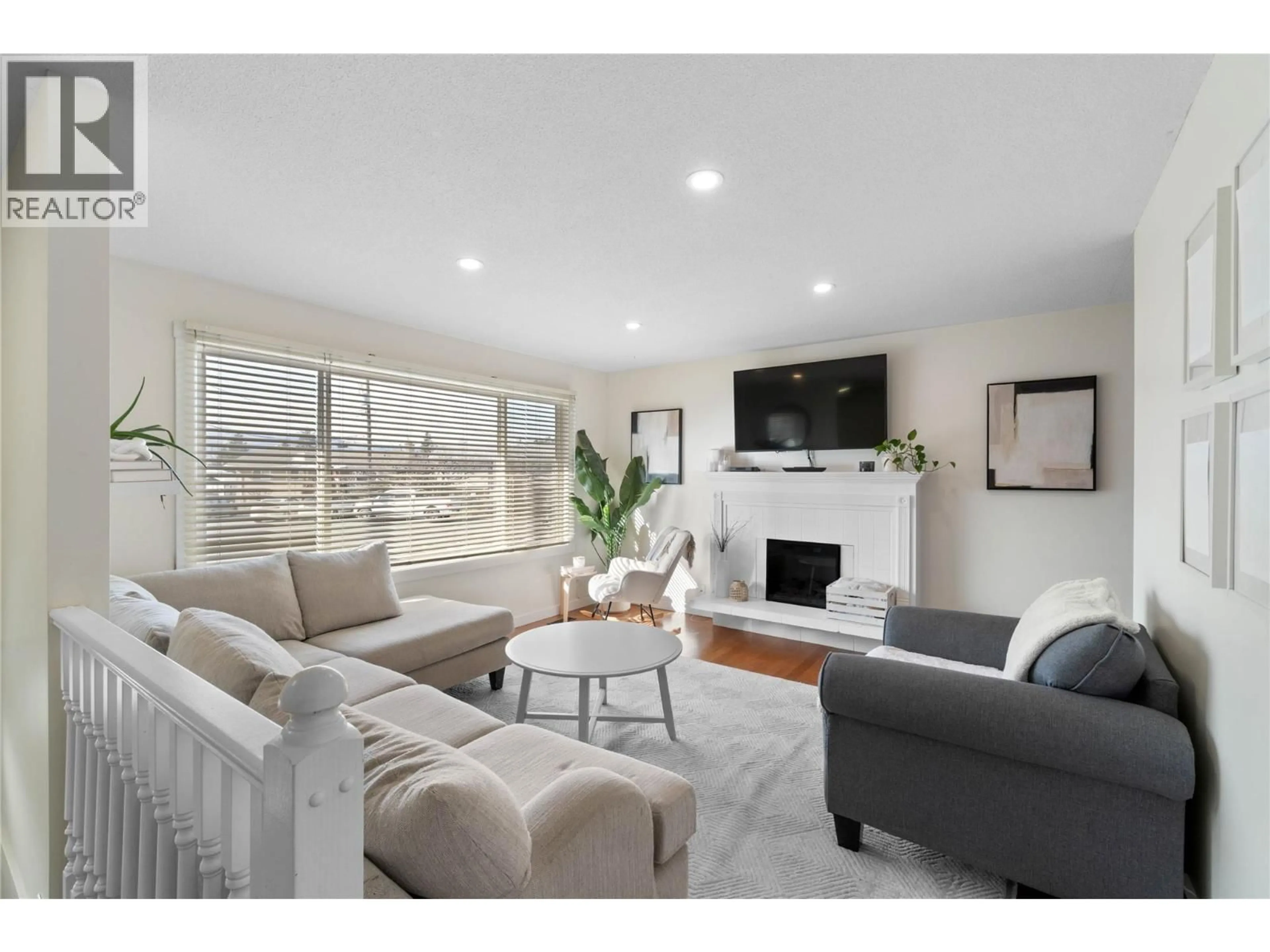 Living room with furniture, unknown for 1077 DESMOND PLACE, Kamloops British Columbia V2B5L2