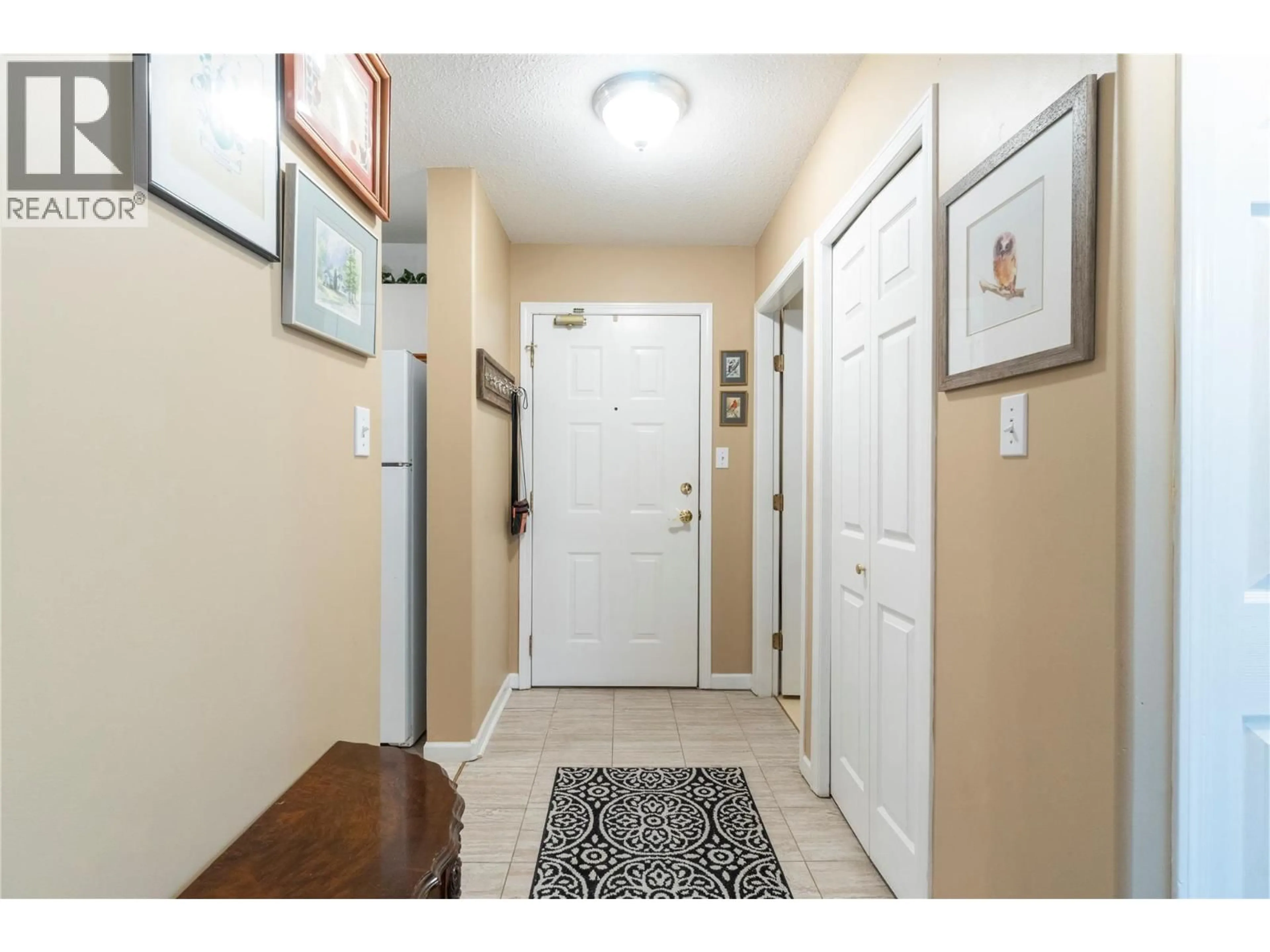 Indoor entryway for 205 - 851 5 AVENUE SOUTHWEST, Salmon Arm British Columbia V1E1K2