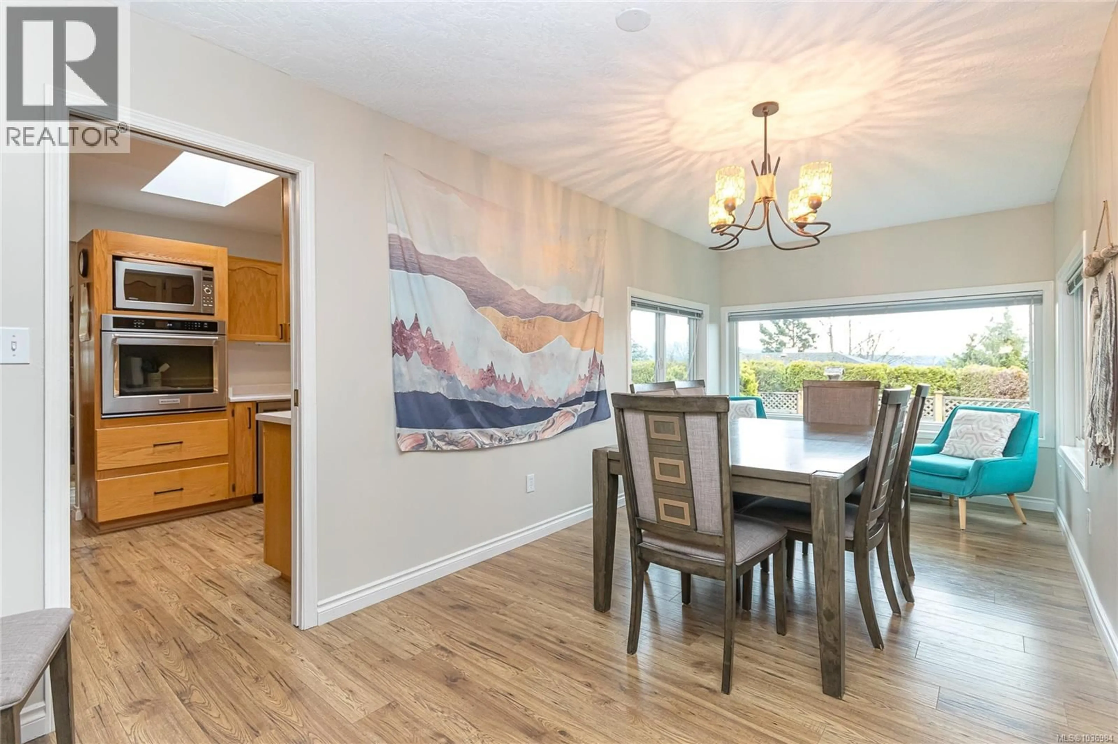 Dining room, wood/laminate floor for 2007 GOVENLOCK PLACE, Sooke British Columbia V9Z0M8