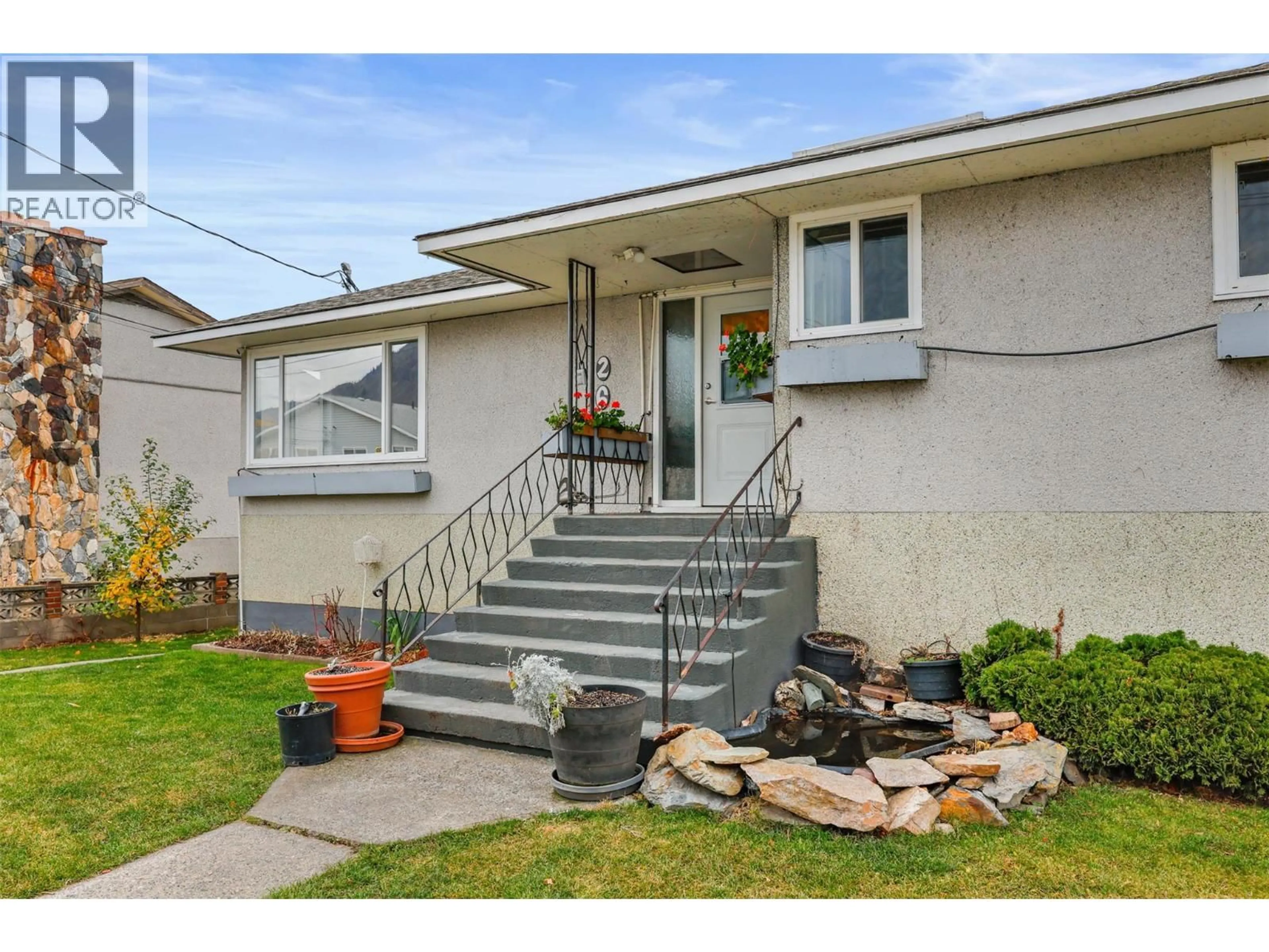 Home with vinyl exterior material, street for 260 FAIRVIEW AVENUE, Kamloops British Columbia V2B1E9