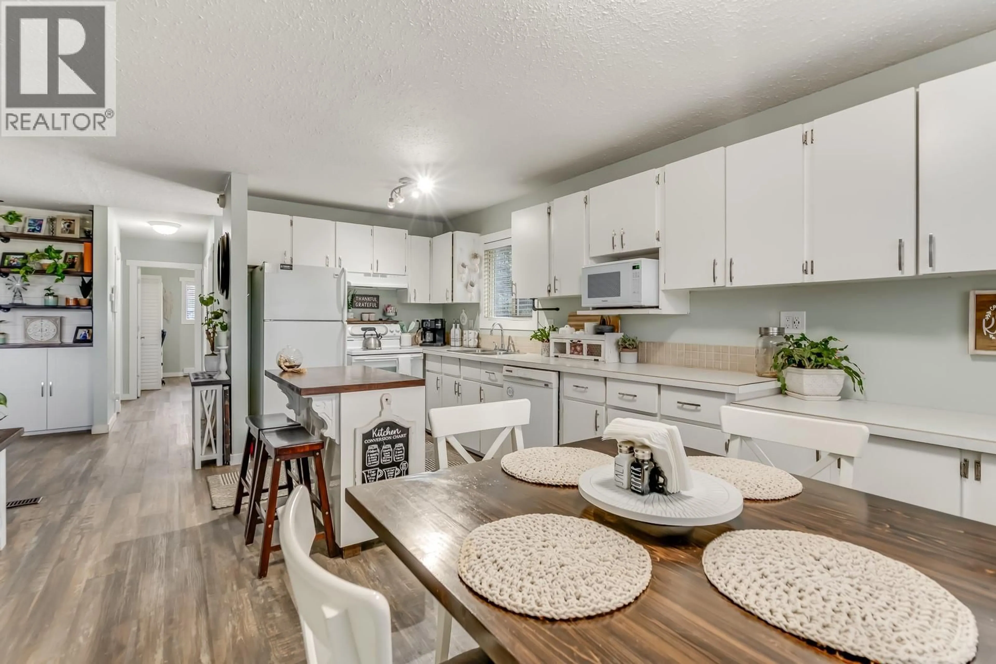 Open concept kitchen, unknown for 305A KILDONAN AVENUE, Enderby British Columbia V4Y4A7