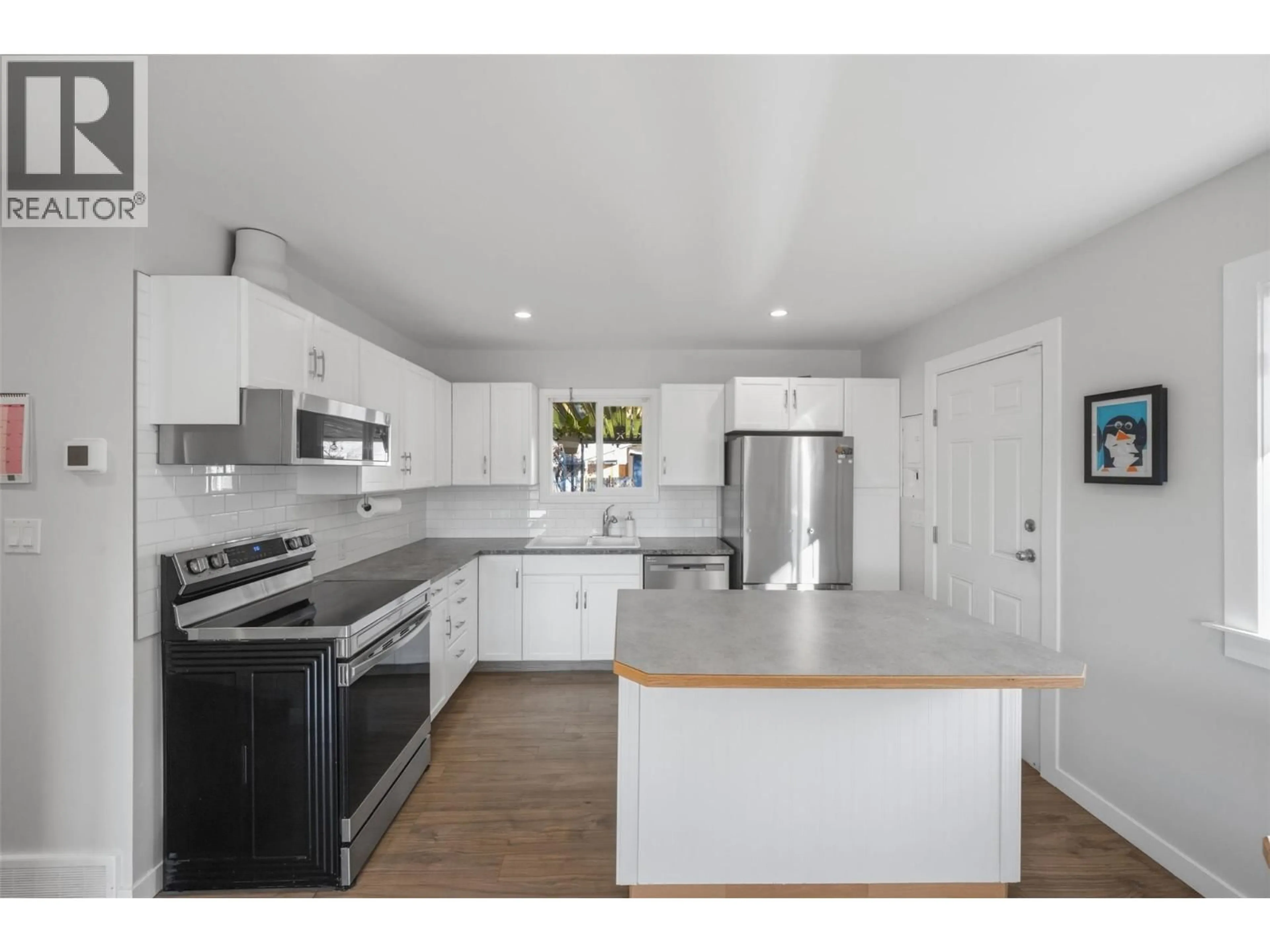 Open concept kitchen, unknown for 789 TORONTO AVENUE, Penticton British Columbia V2A2P8