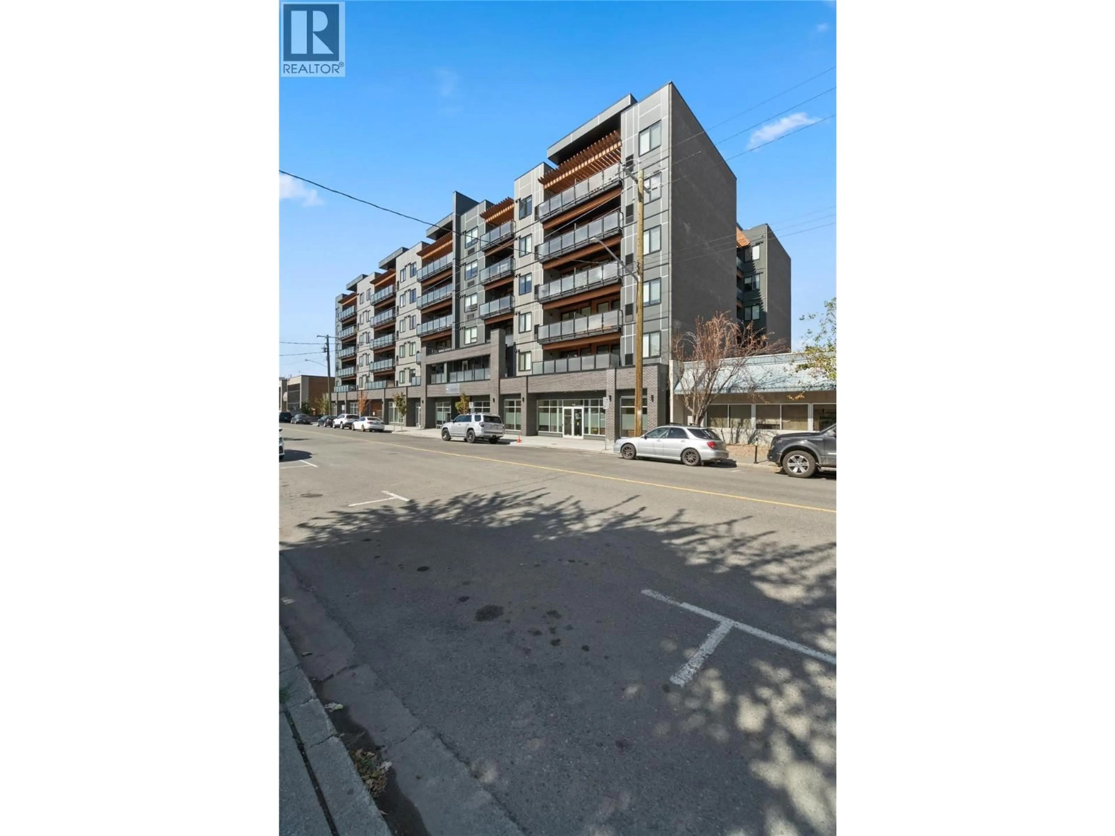 A pic from outside/outdoor area/front of a property/back of a property/a pic from drone, street for 516 - 444 ST. PAUL STREET, Kamloops British Columbia V2C0L2