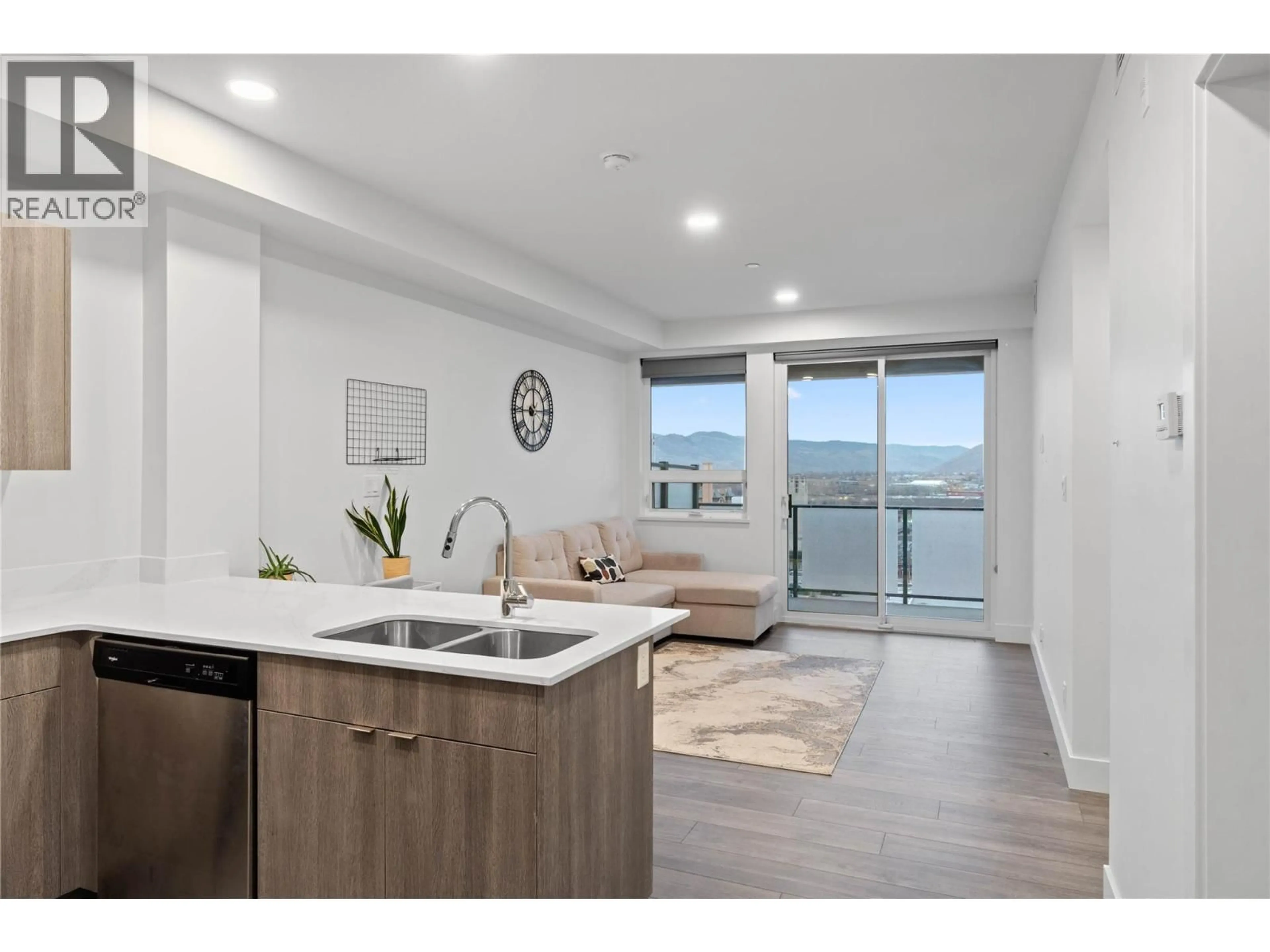 Open concept kitchen, unknown for 516 - 444 ST. PAUL STREET, Kamloops British Columbia V2C0L2