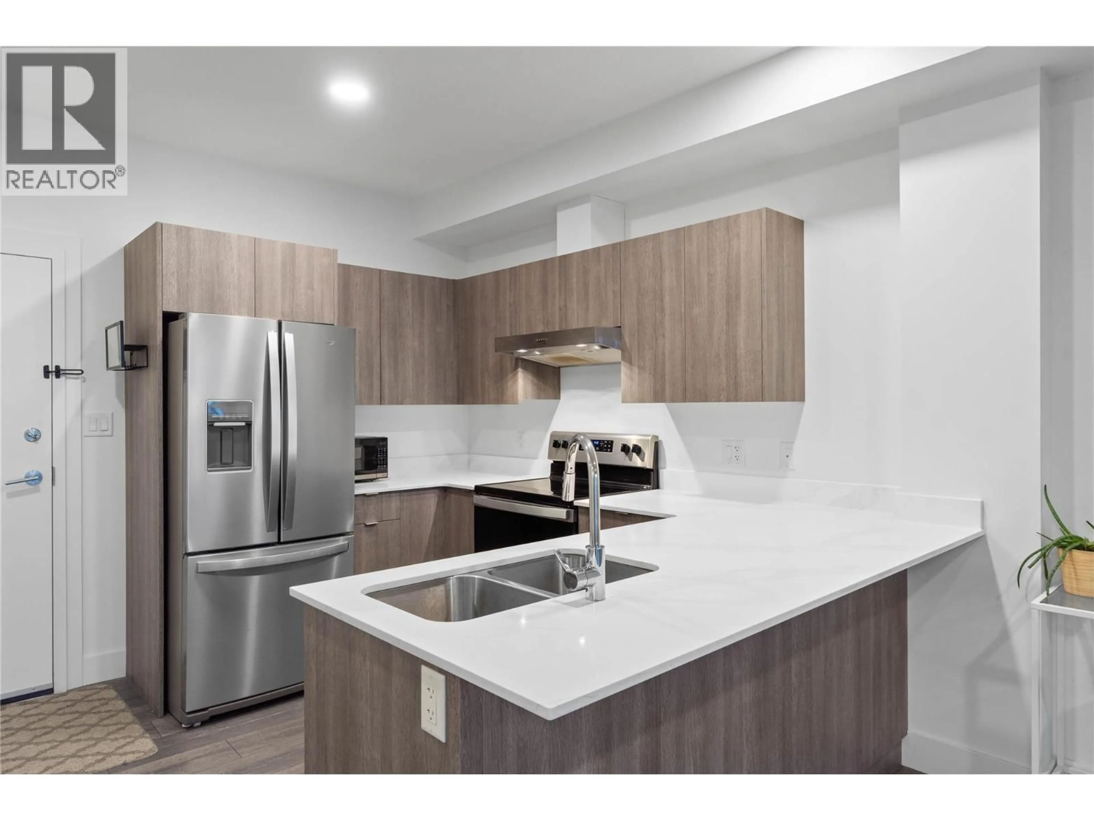 Standard kitchen, unknown for 516 - 444 ST. PAUL STREET, Kamloops British Columbia V2C0L2