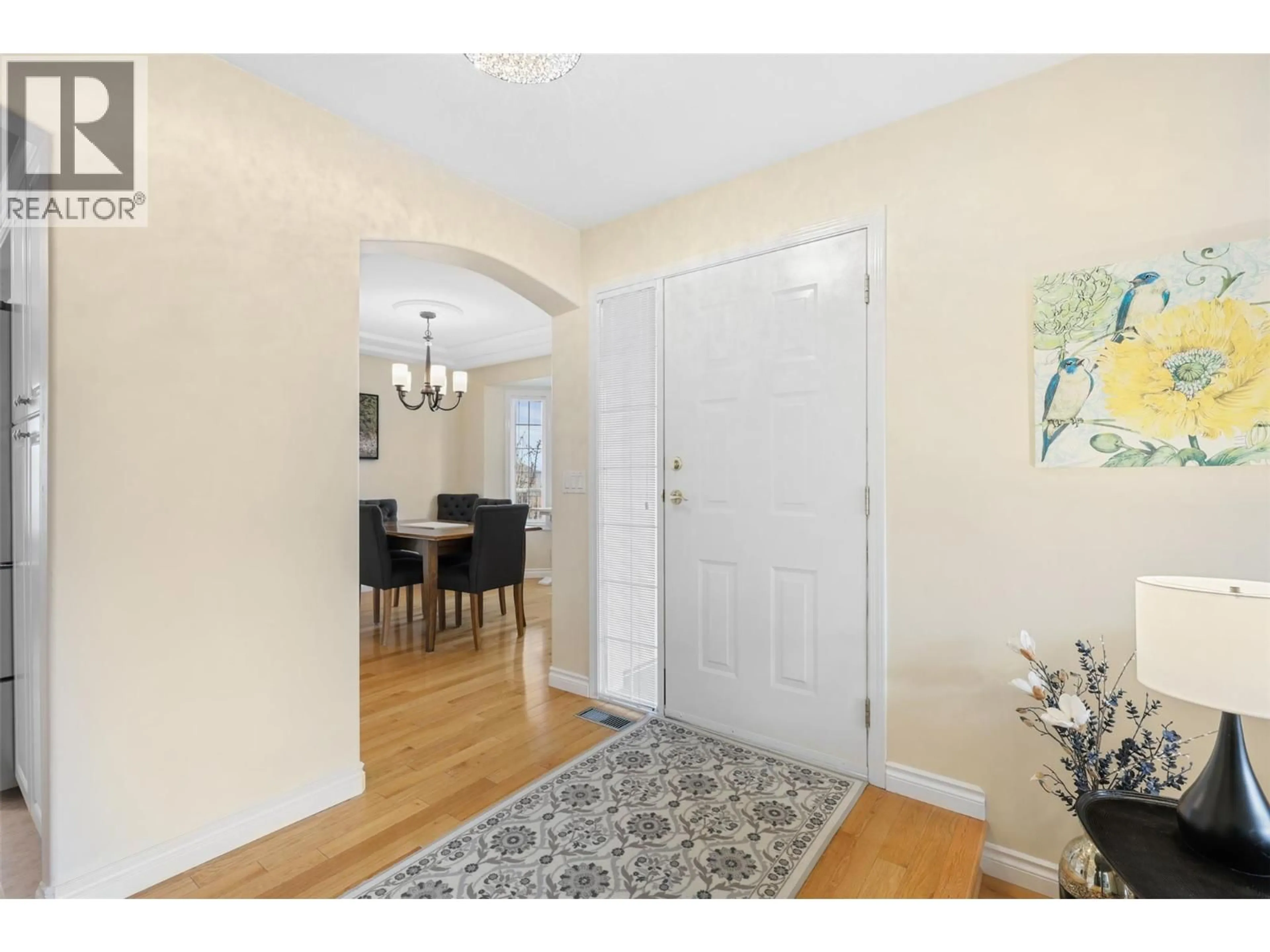 Indoor entryway for 870 REGENT CRESCENT, Kamloops British Columbia V1S1X1