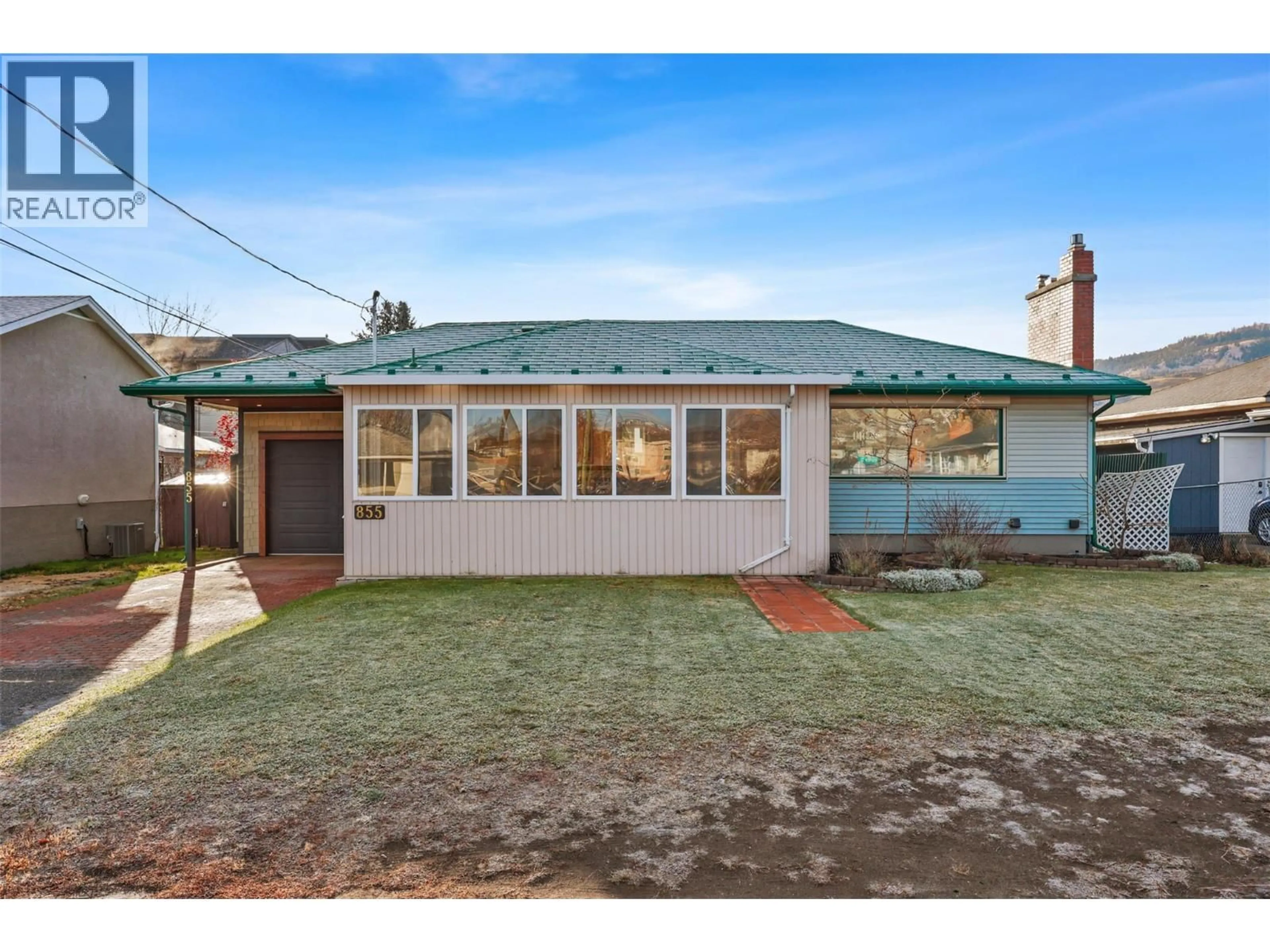 A pic from outside/outdoor area/front of a property/back of a property/a pic from drone, street for 855 RENFREW AVENUE, Kamloops British Columbia V2B3X3