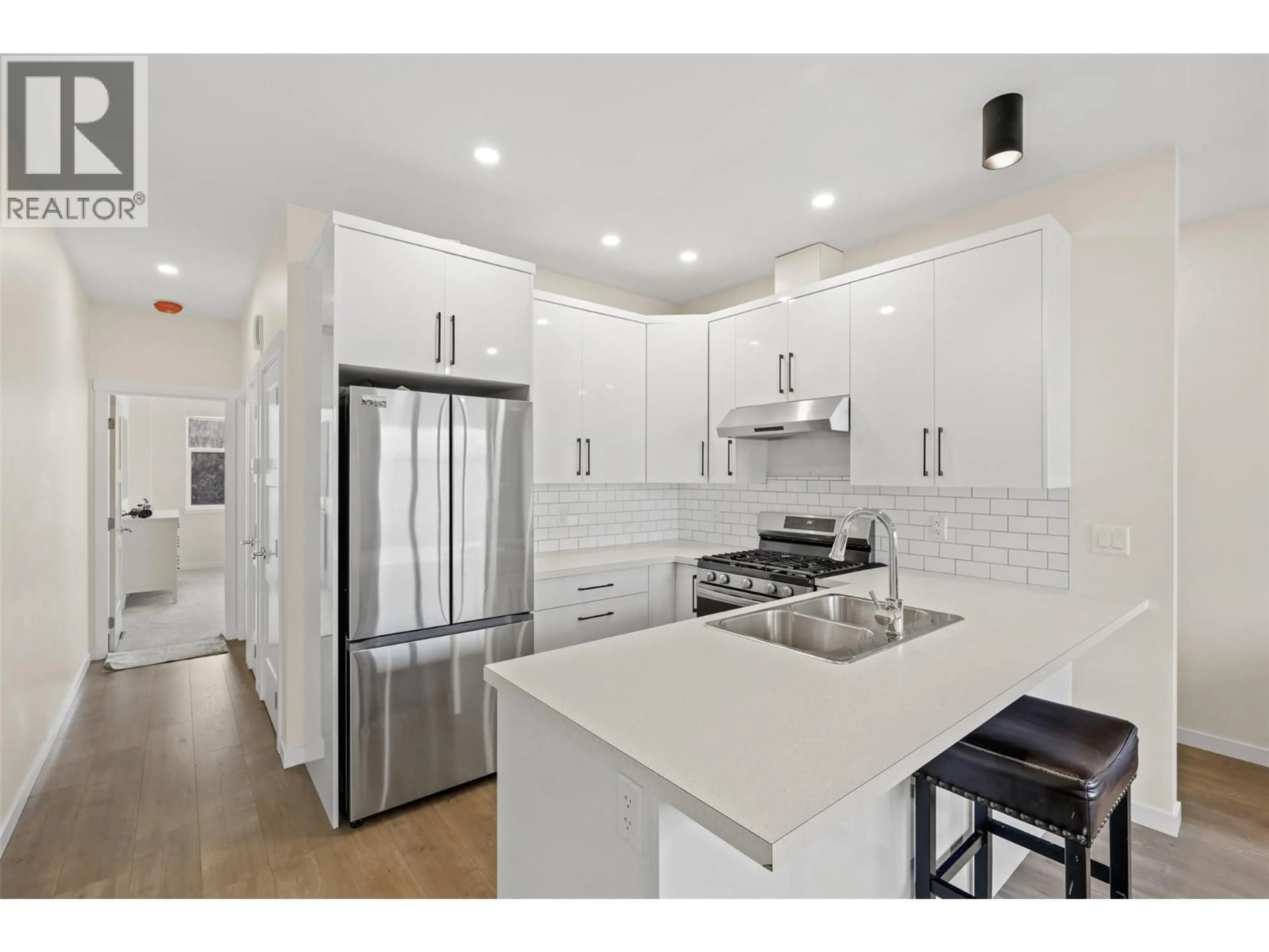 Open concept kitchen, ceramic/tile floor for 123 - 1701 FOXTAIL DRIVE, Kamloops British Columbia V1S0B1