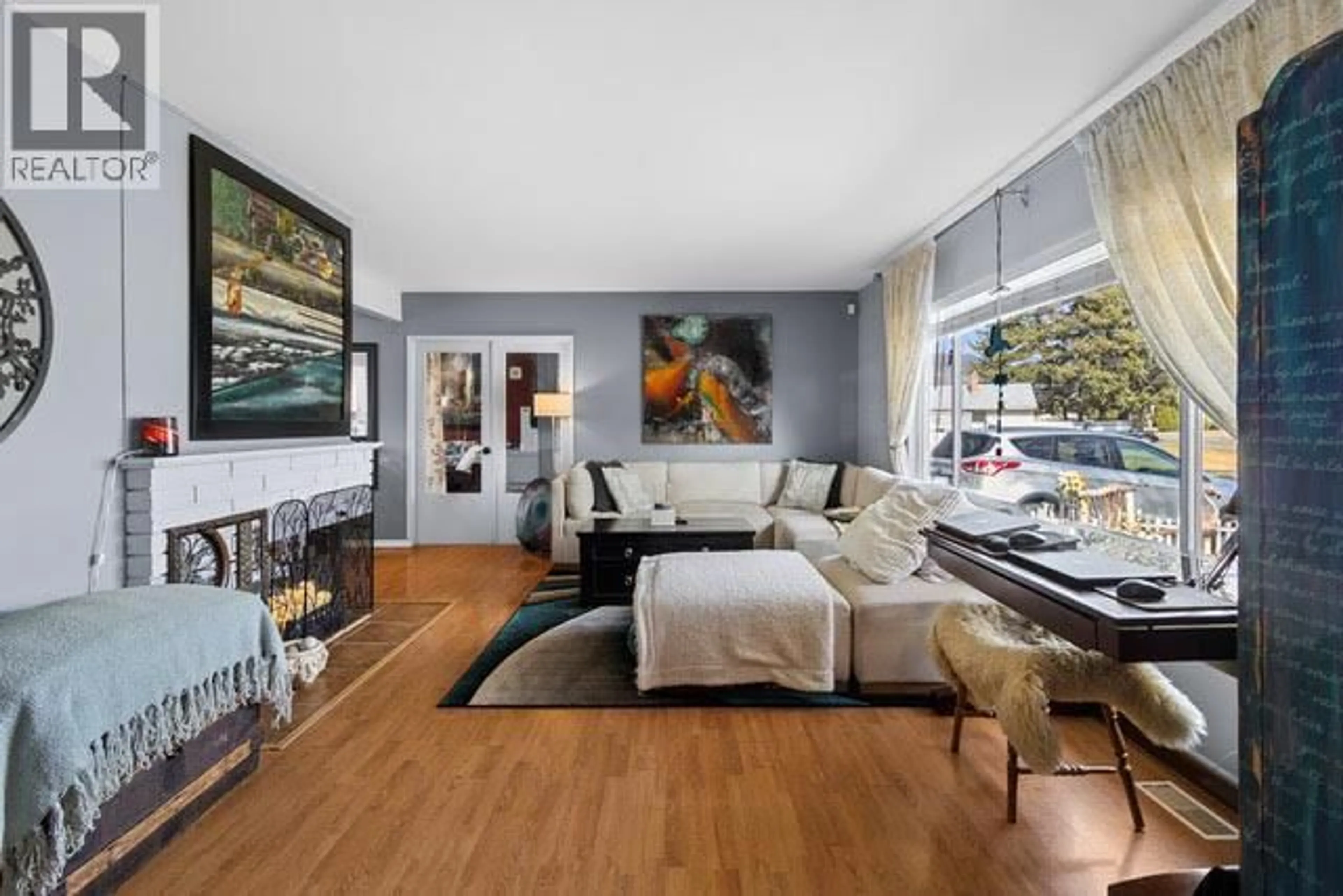 Living room with furniture, unknown for 601 REGINA AVENUE, Kamloops British Columbia V2B1N6