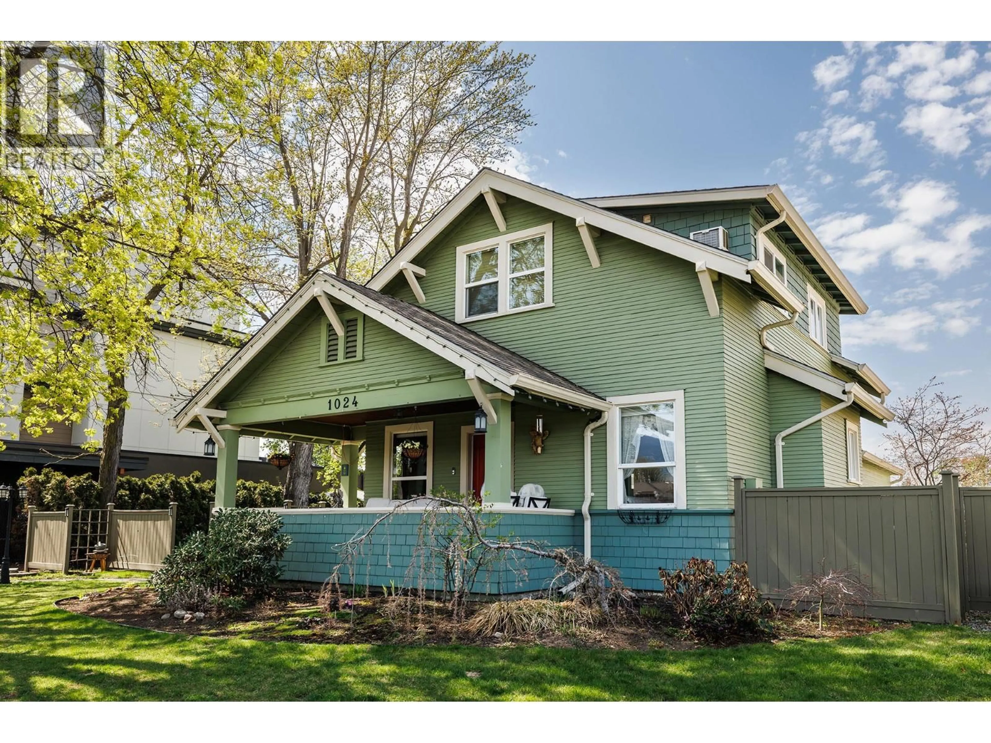 Home with vinyl exterior material, street for 1024 RUTLAND ROAD, Kelowna British Columbia V1X4Z1