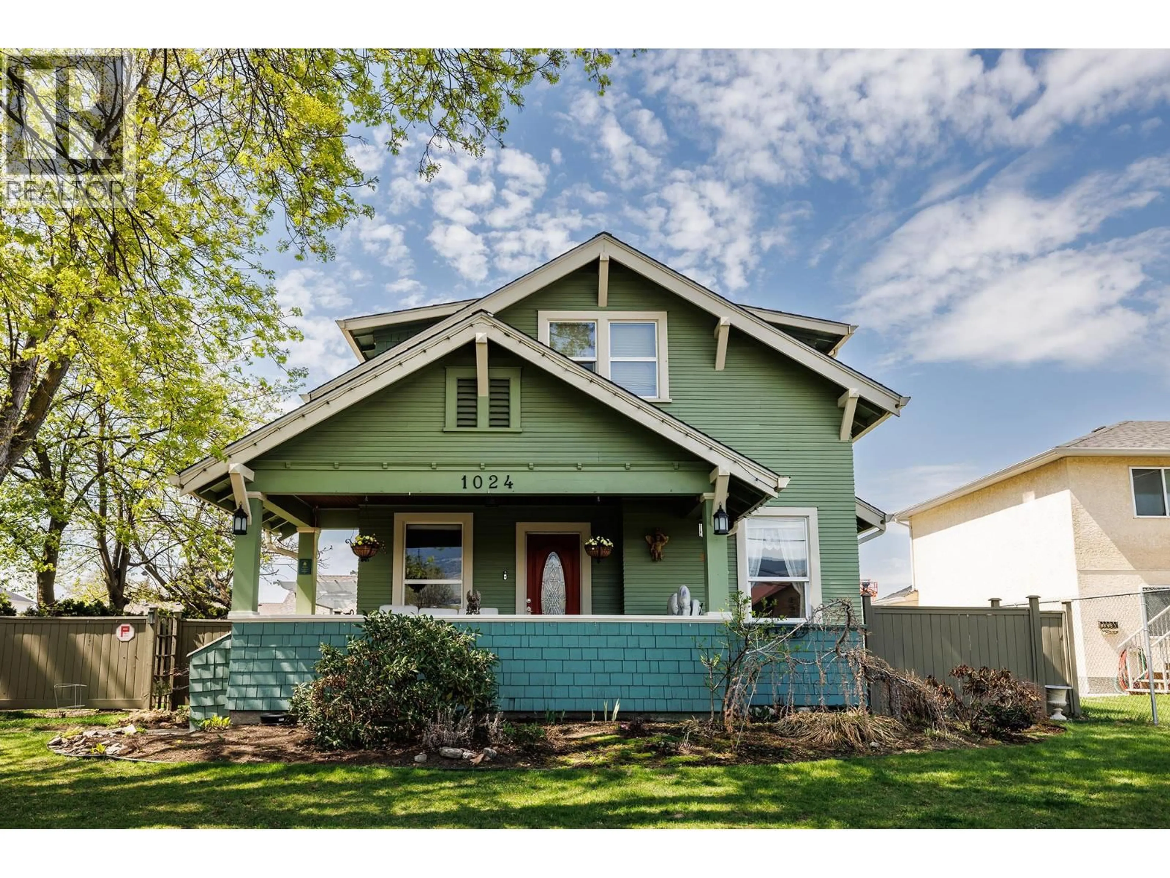 Home with vinyl exterior material, street for 1024 RUTLAND ROAD, Kelowna British Columbia V1X4Z1