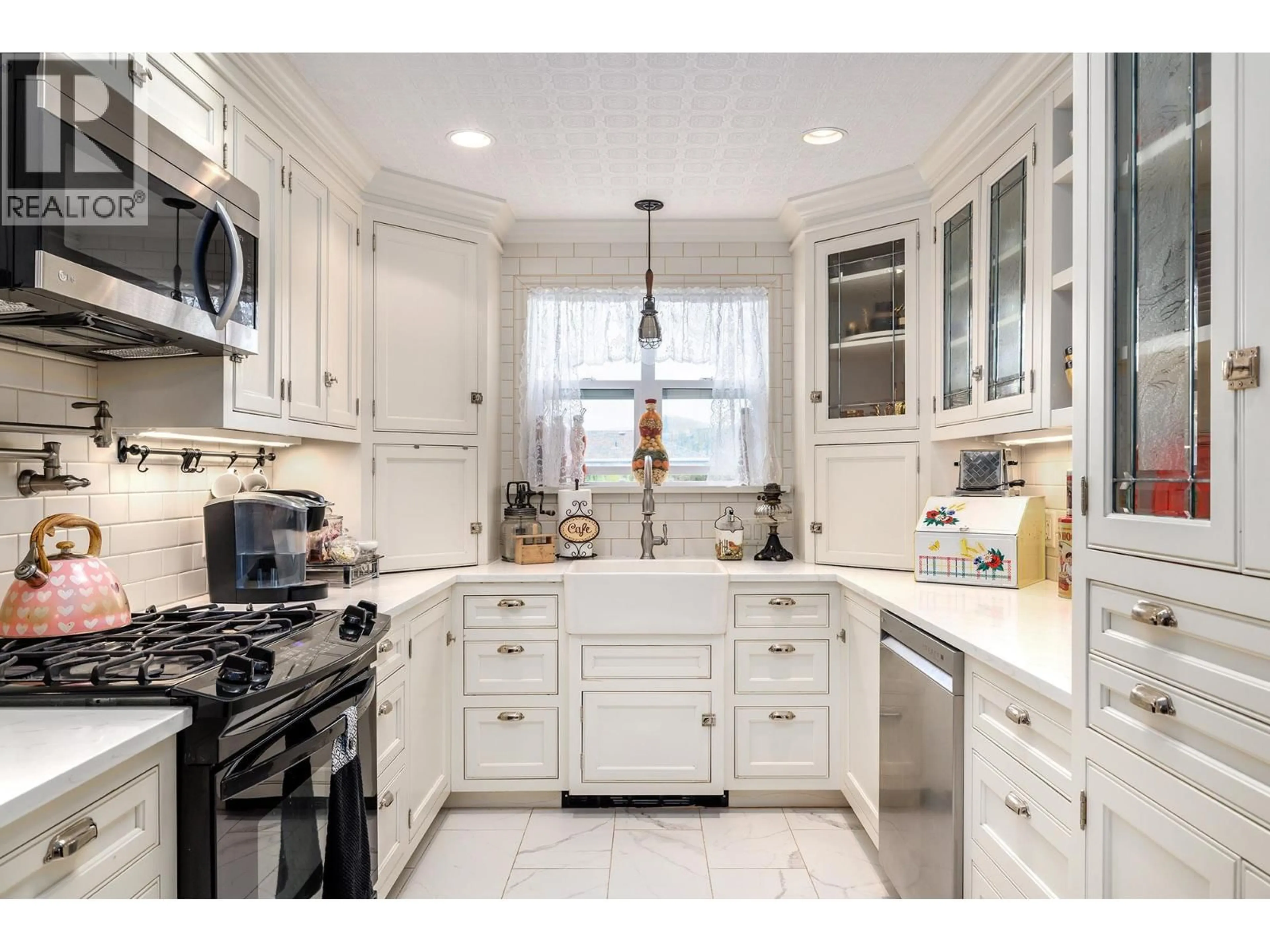 Open concept kitchen, ceramic/tile floor for 1024 RUTLAND ROAD, Kelowna British Columbia V1X4Z1