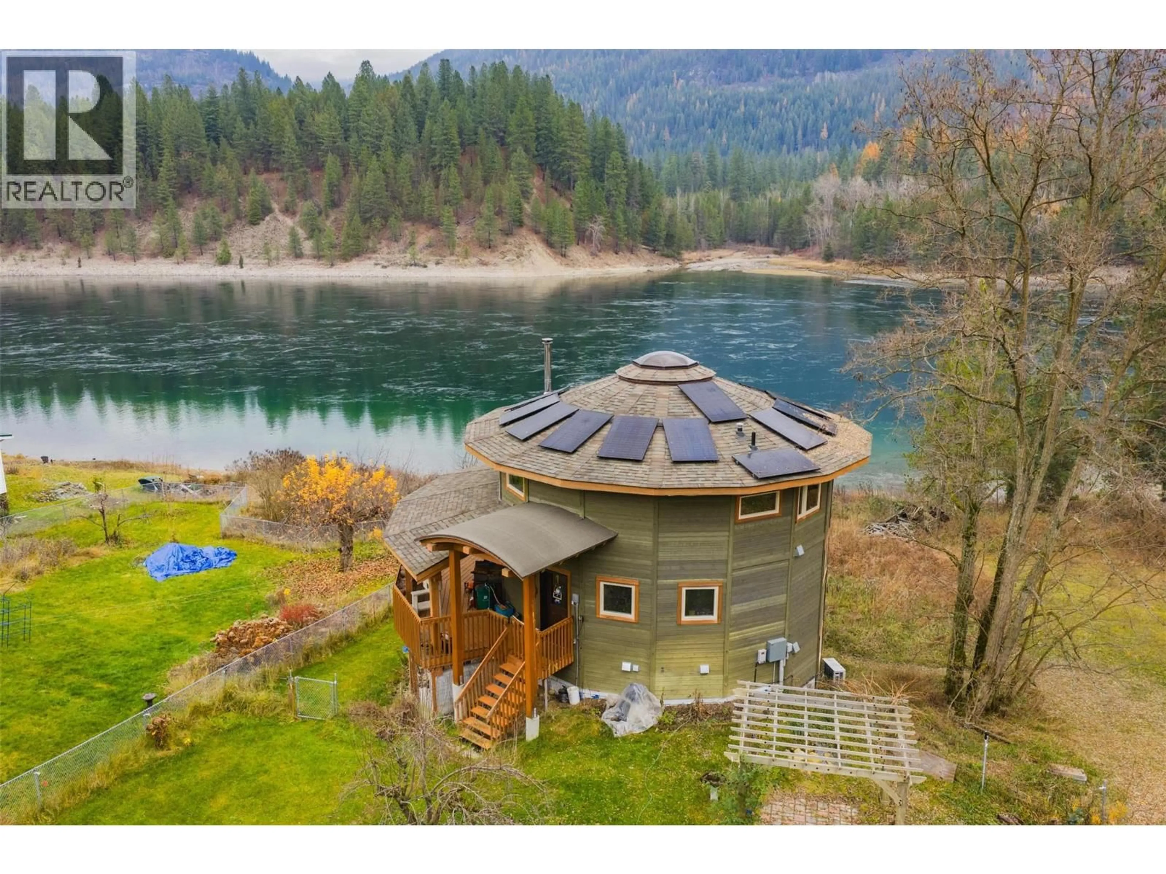 A pic from outside/outdoor area/front of a property/back of a property/a pic from drone, water/lake/river/ocean view for 810A 16TH AVENUE, Genelle British Columbia V0G1G0