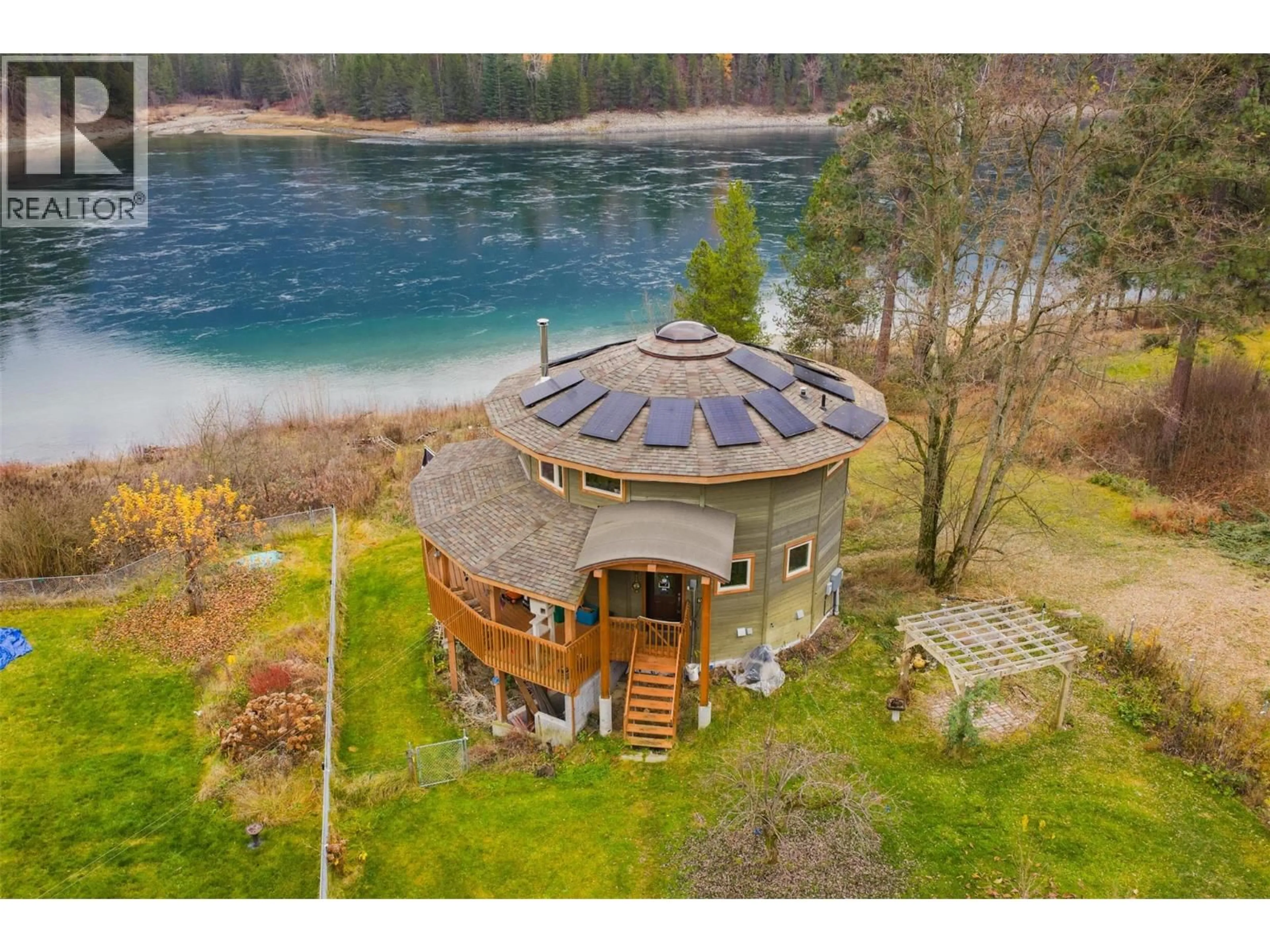 A pic from outside/outdoor area/front of a property/back of a property/a pic from drone, water/lake/river/ocean view for 810A 16TH AVENUE, Genelle British Columbia V0G1G0