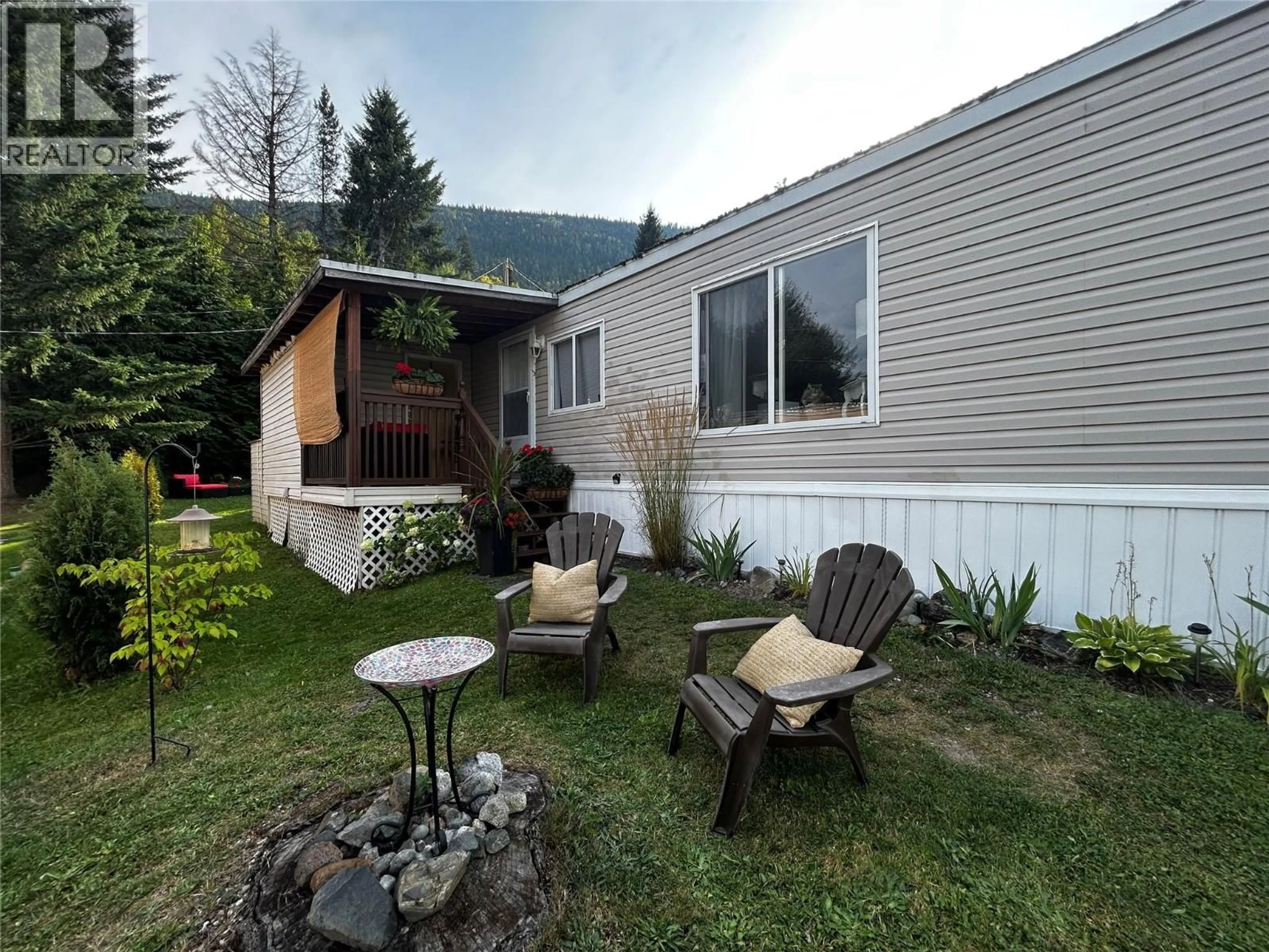 Patio, mountain view for 32 - 1554 GRANITE ROAD, Nelson British Columbia V1L6T6