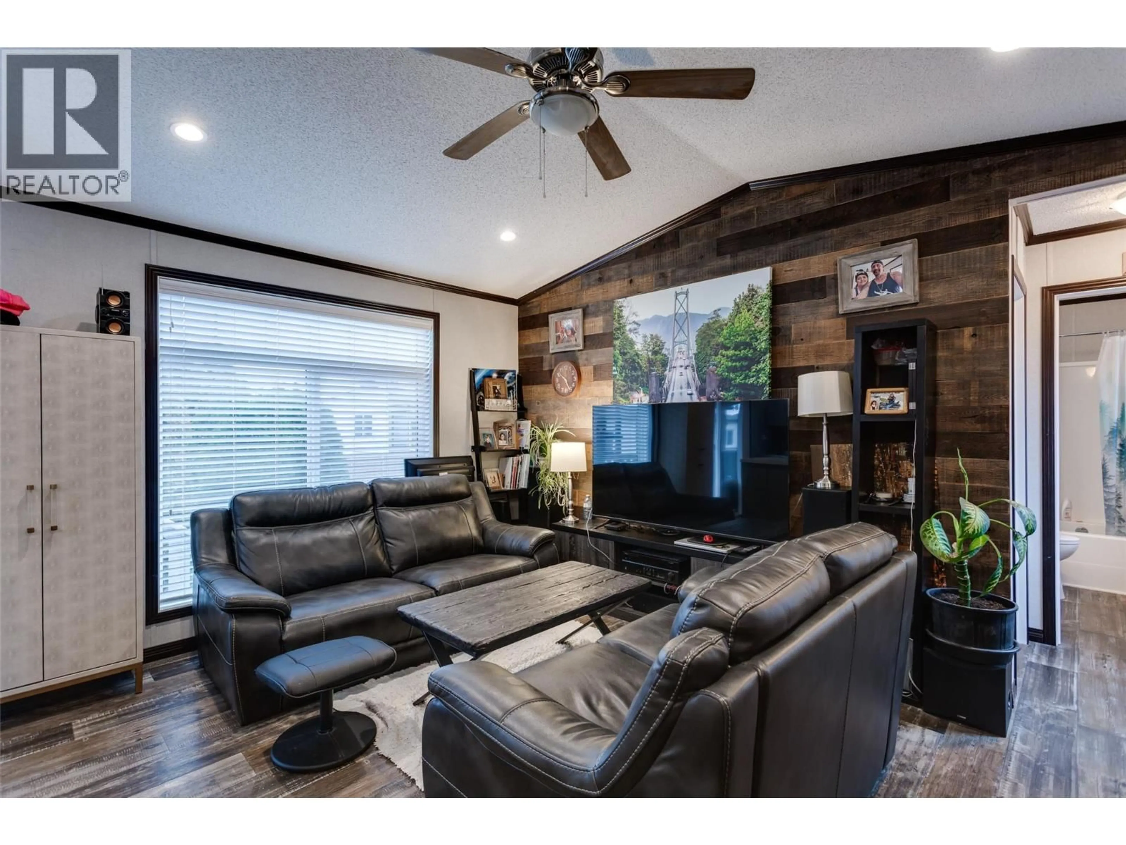 Living room with furniture, wood/laminate floor for 47 - 1133 FINDLAY ROAD, Kelowna British Columbia V1X5A9