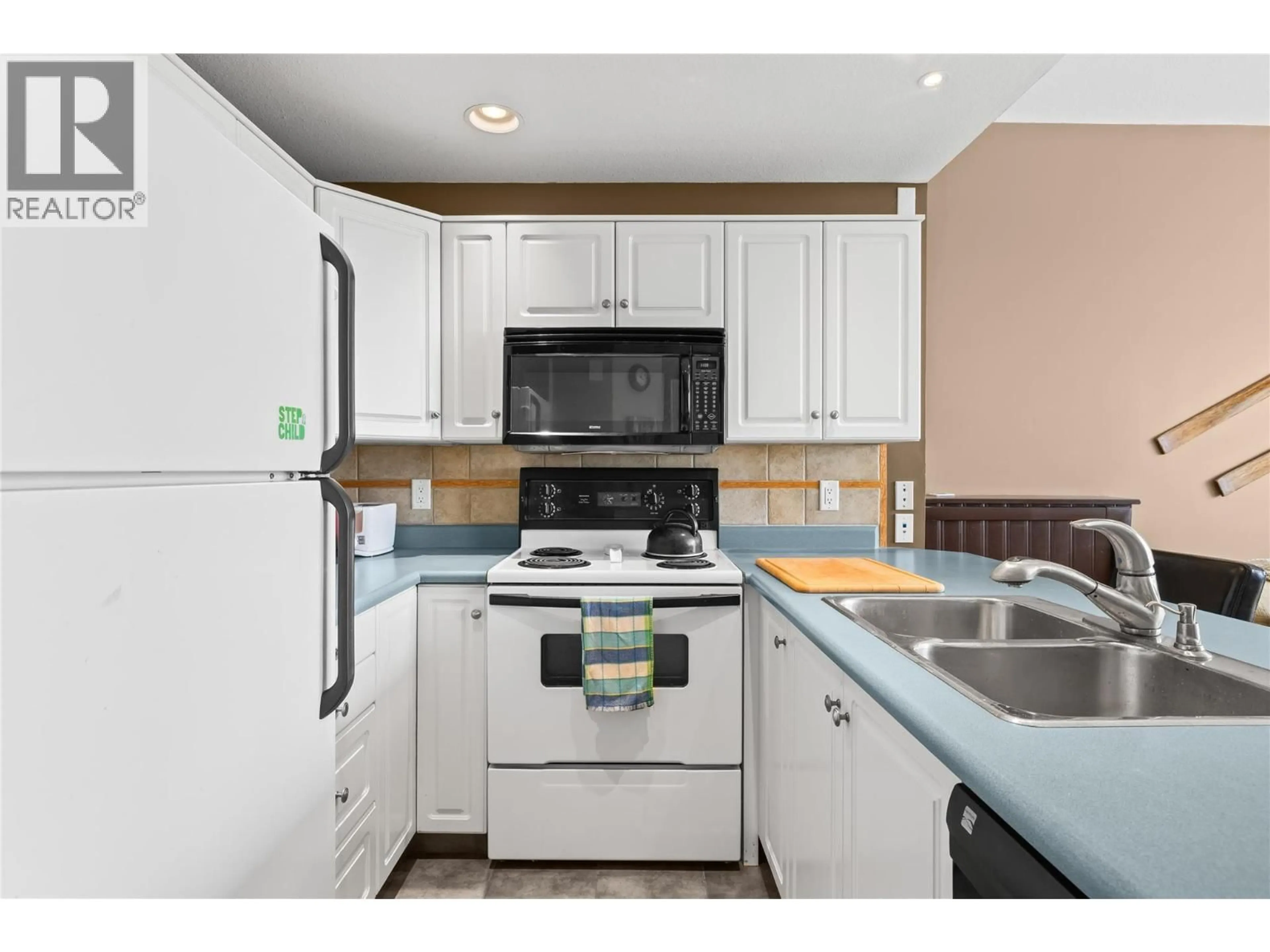 Standard kitchen, ceramic/tile floor for D - 5965 SNOW PINES CRESCENT, Big White British Columbia V1P1P4