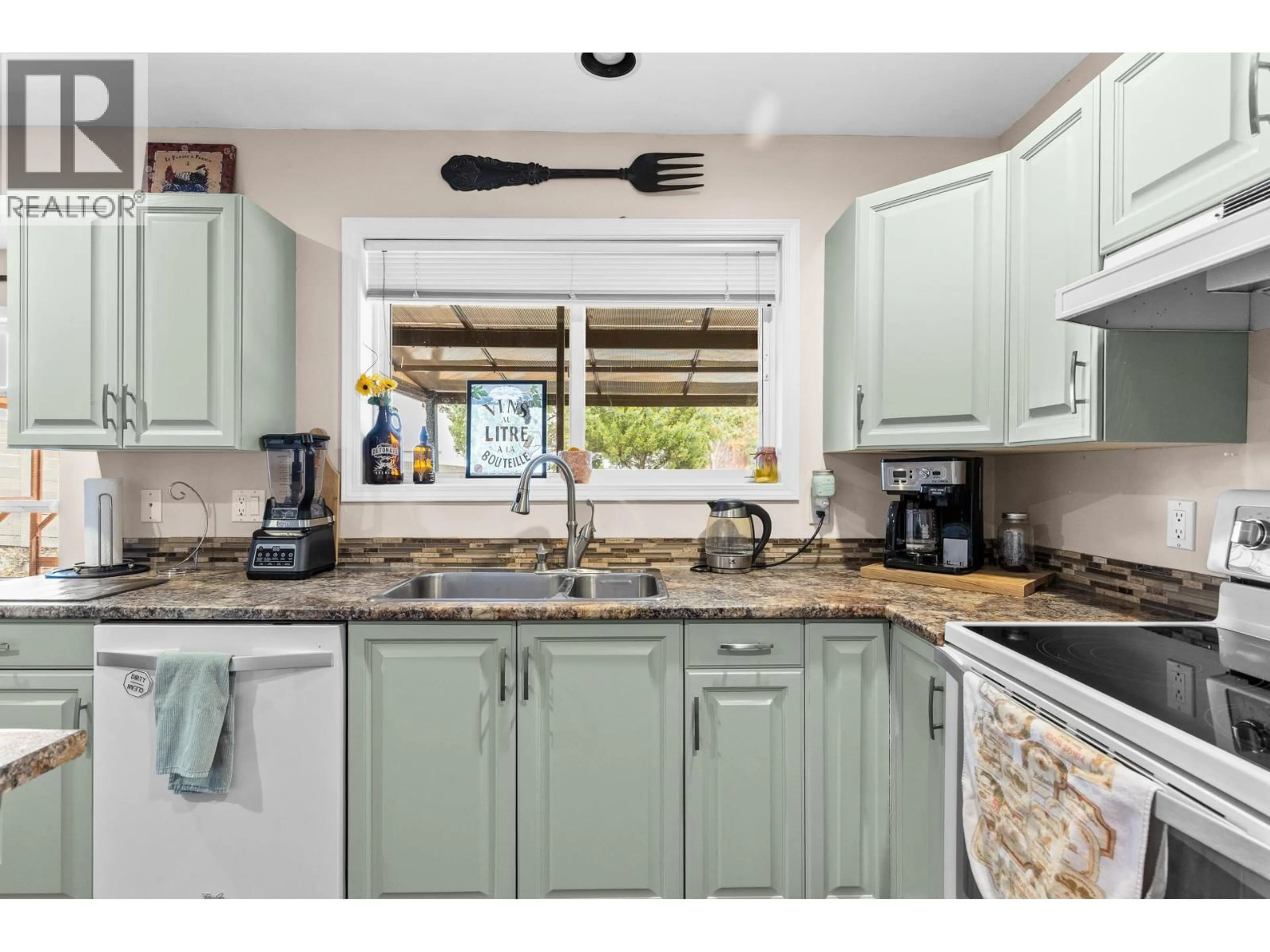 Standard kitchen, ceramic/tile floor for 4210 6TH AVENUE, Peachland British Columbia V0H1X5