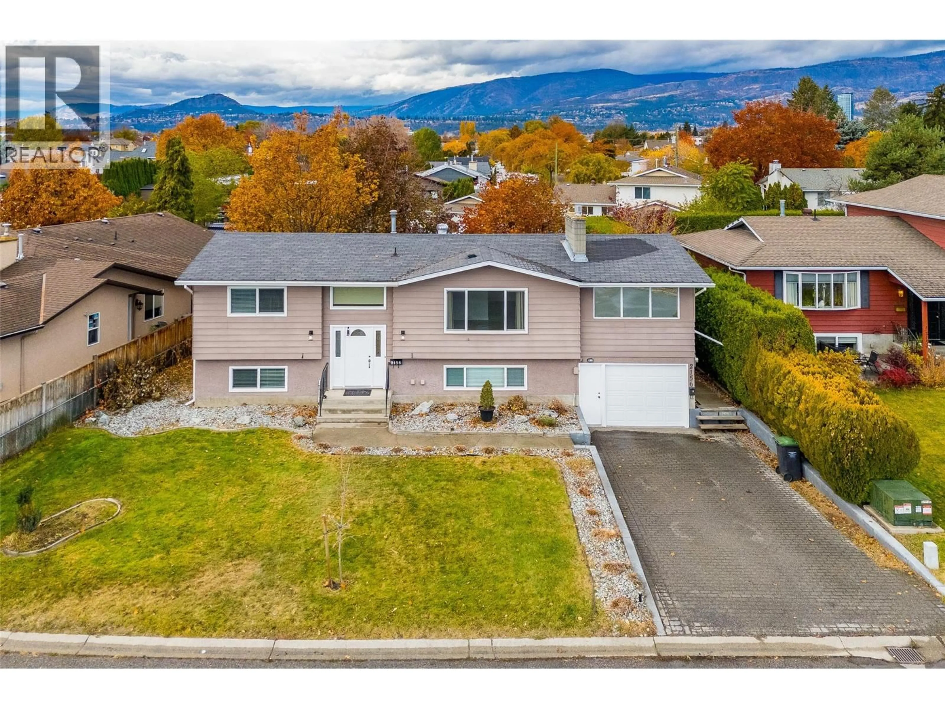 A pic from outside/outdoor area/front of a property/back of a property/a pic from drone, street for 2156 KASLO COURT, Kelowna British Columbia V1Y8C1