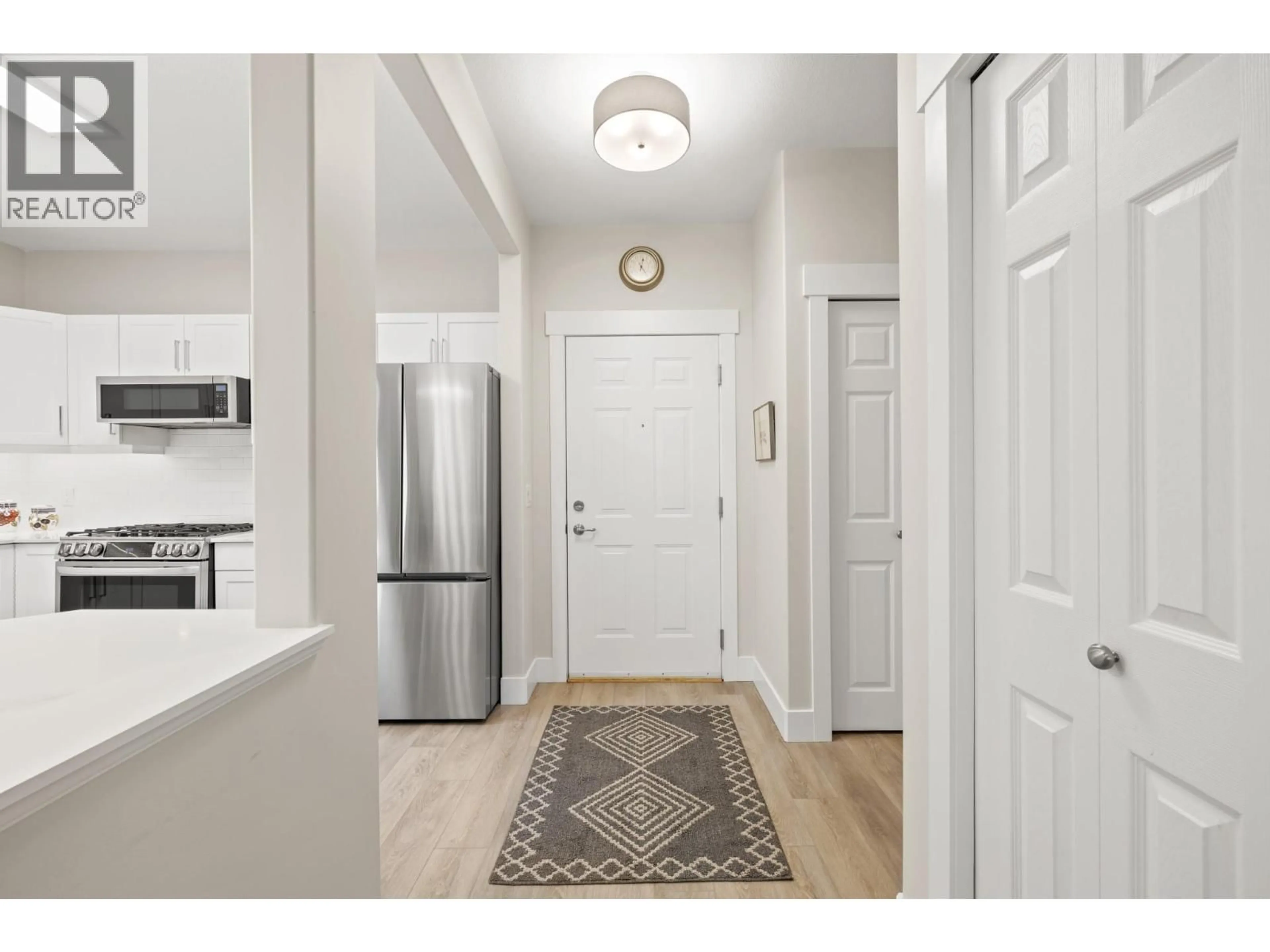 Indoor entryway for 206 - 1235 KLO ROAD, Kelowna British Columbia V1W3N7