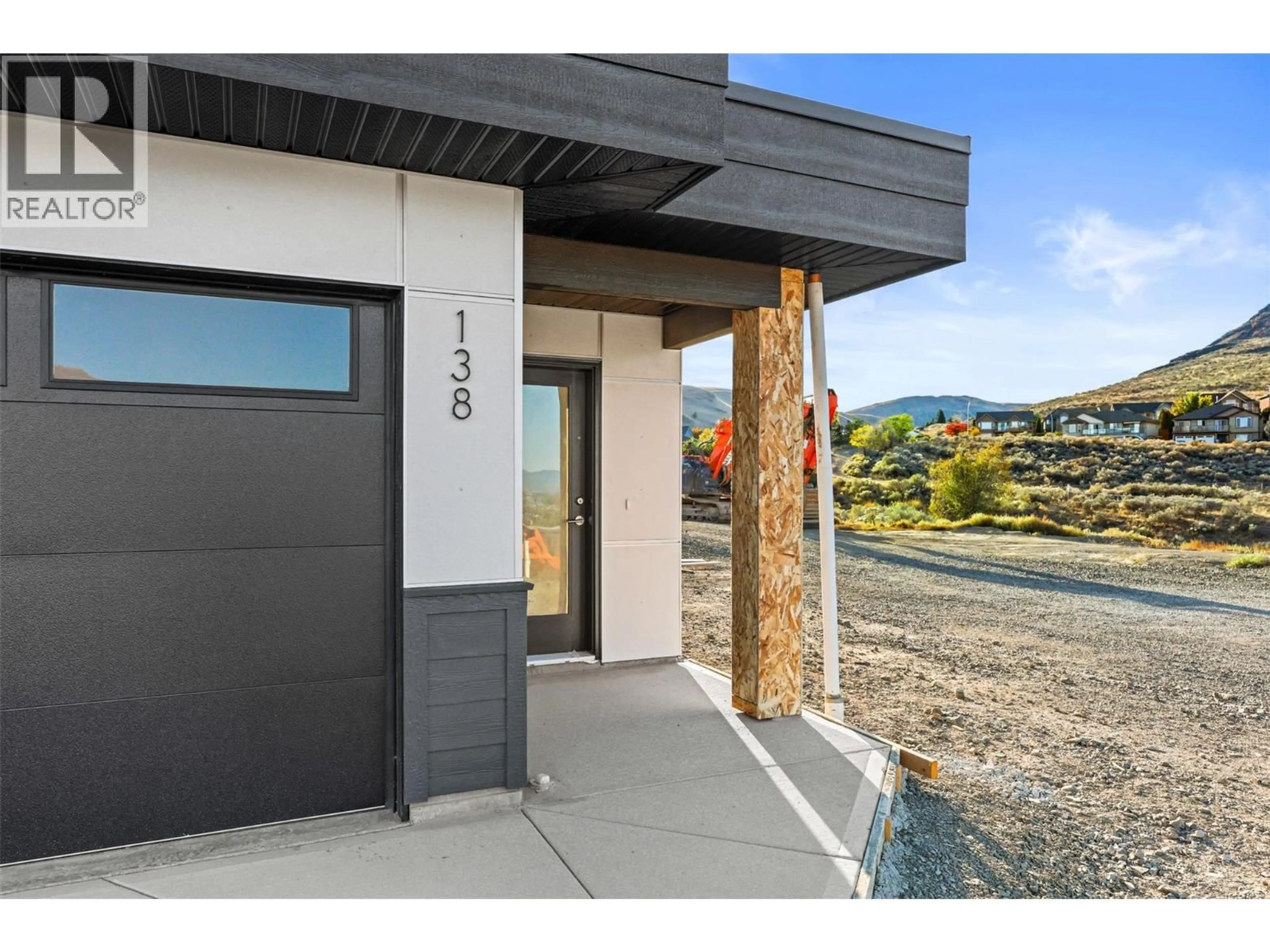 Indoor entryway for 138 - 2050 GRASSLANDS BOULEVARD, Kamloops British Columbia V2B0K7