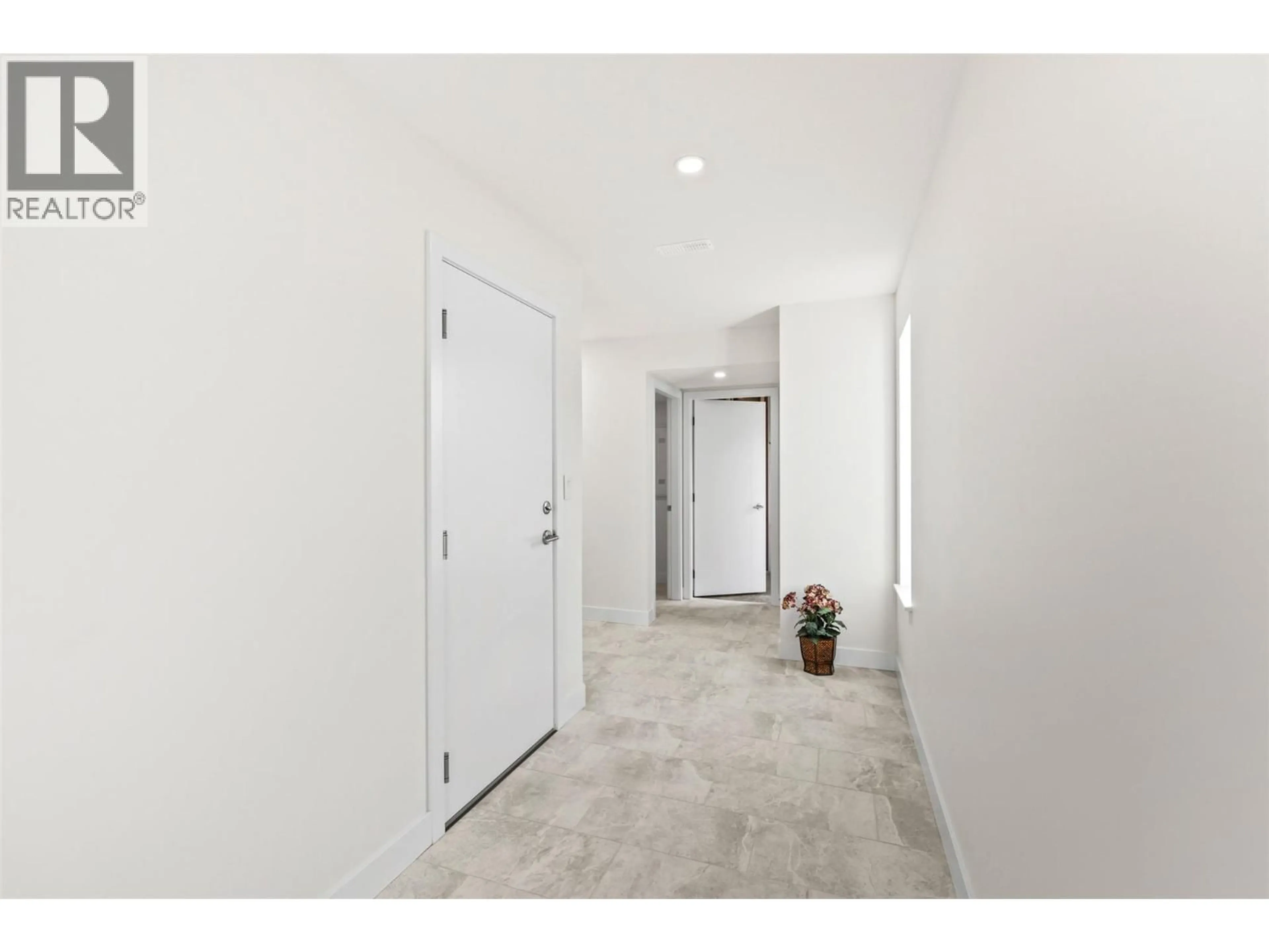 Indoor entryway for 138 - 2050 GRASSLANDS BOULEVARD, Kamloops British Columbia V2B0K7