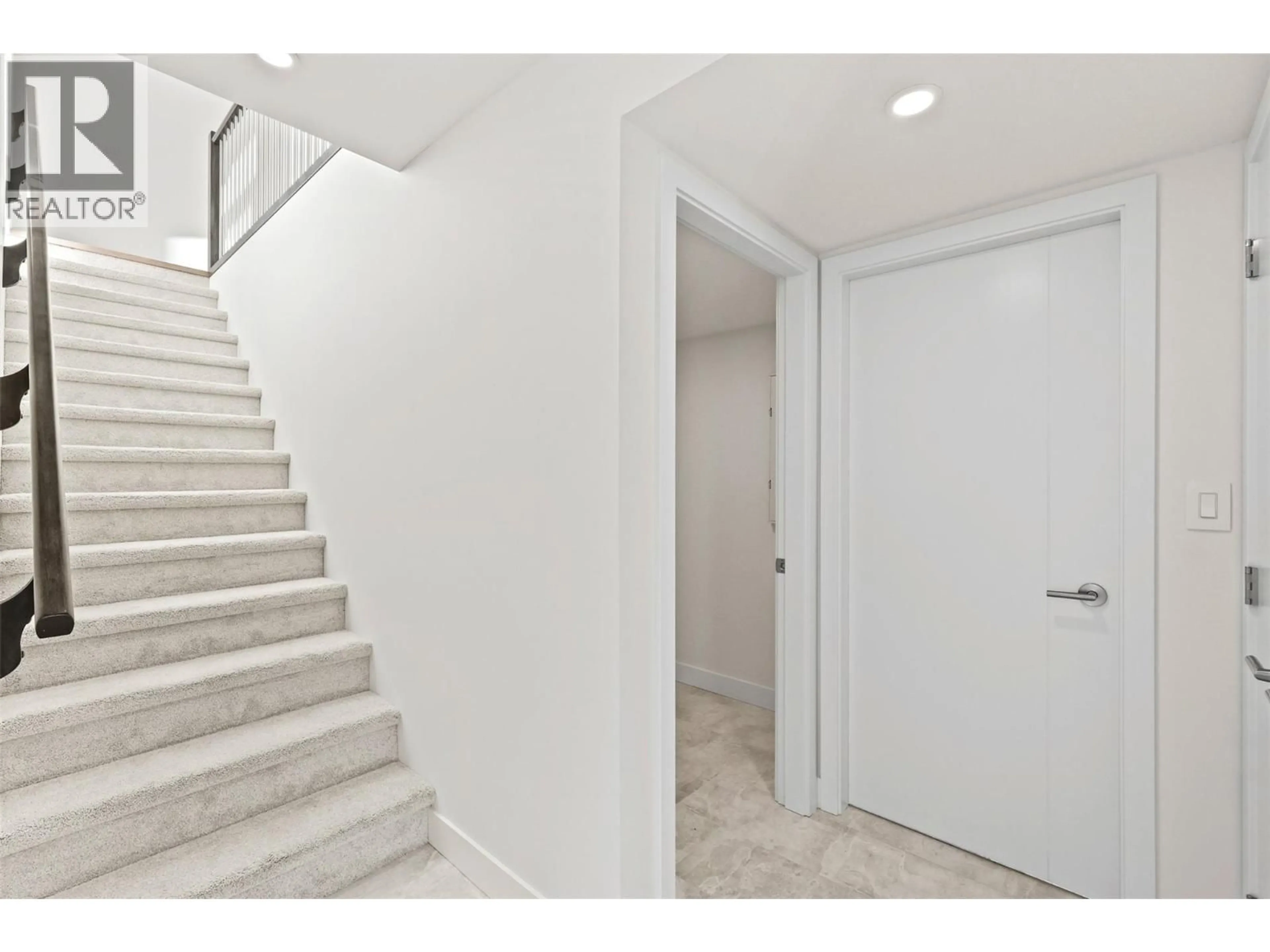 Indoor entryway for 138 - 2050 GRASSLANDS BOULEVARD, Kamloops British Columbia V2B0K7