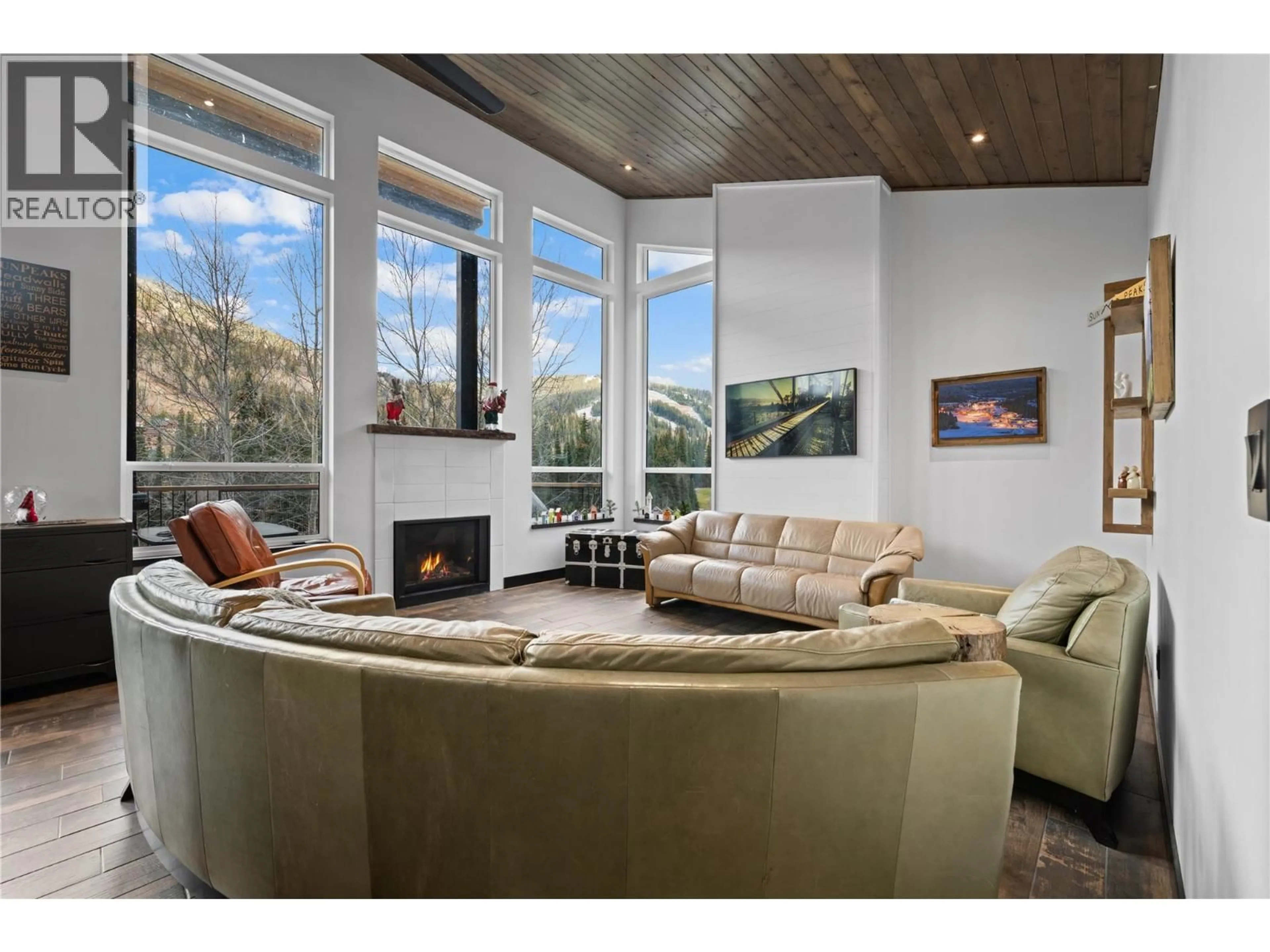 Living room with furniture, unknown for 2418 FAIRWAYS DRIVE, Kamloops British Columbia V0E5N0