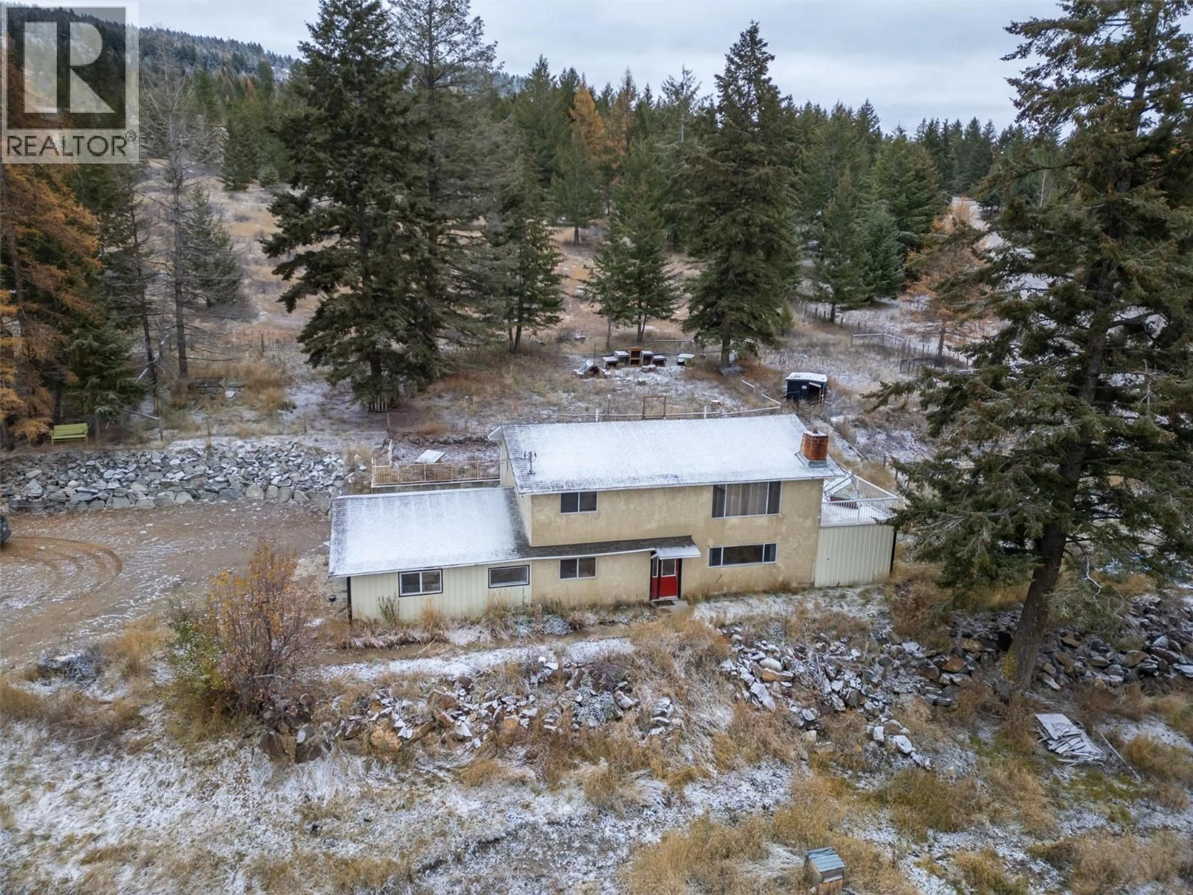 A pic from outside/outdoor area/front of a property/back of a property/a pic from drone, unknown for 1414 KELLY ROAD, Bridesville British Columbia V0H1B0