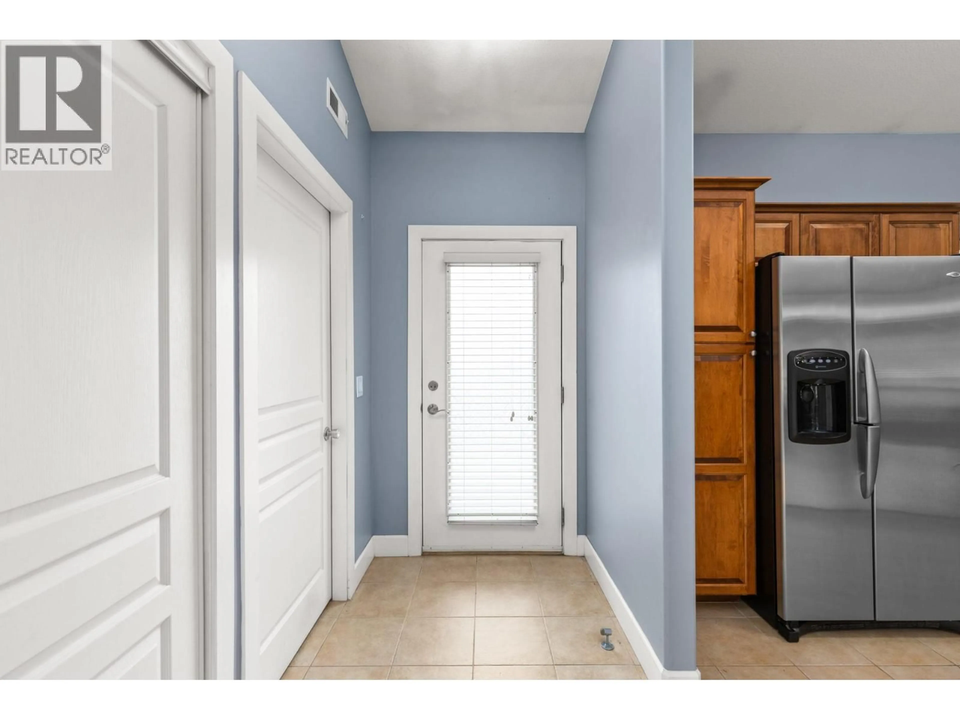 Indoor entryway for 335 - 3996 BEACH AVENUE, Peachland British Columbia V0H1X5