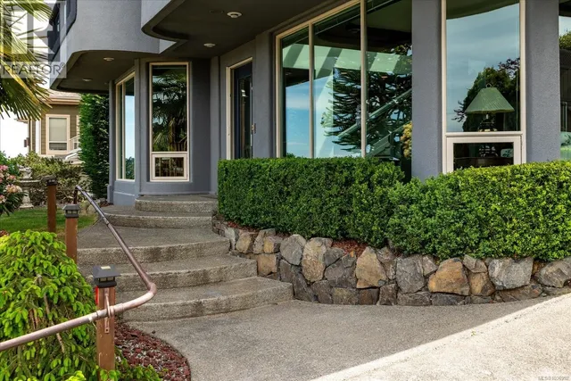 6577 GROVELAND DRIVE, Nanaimo 4