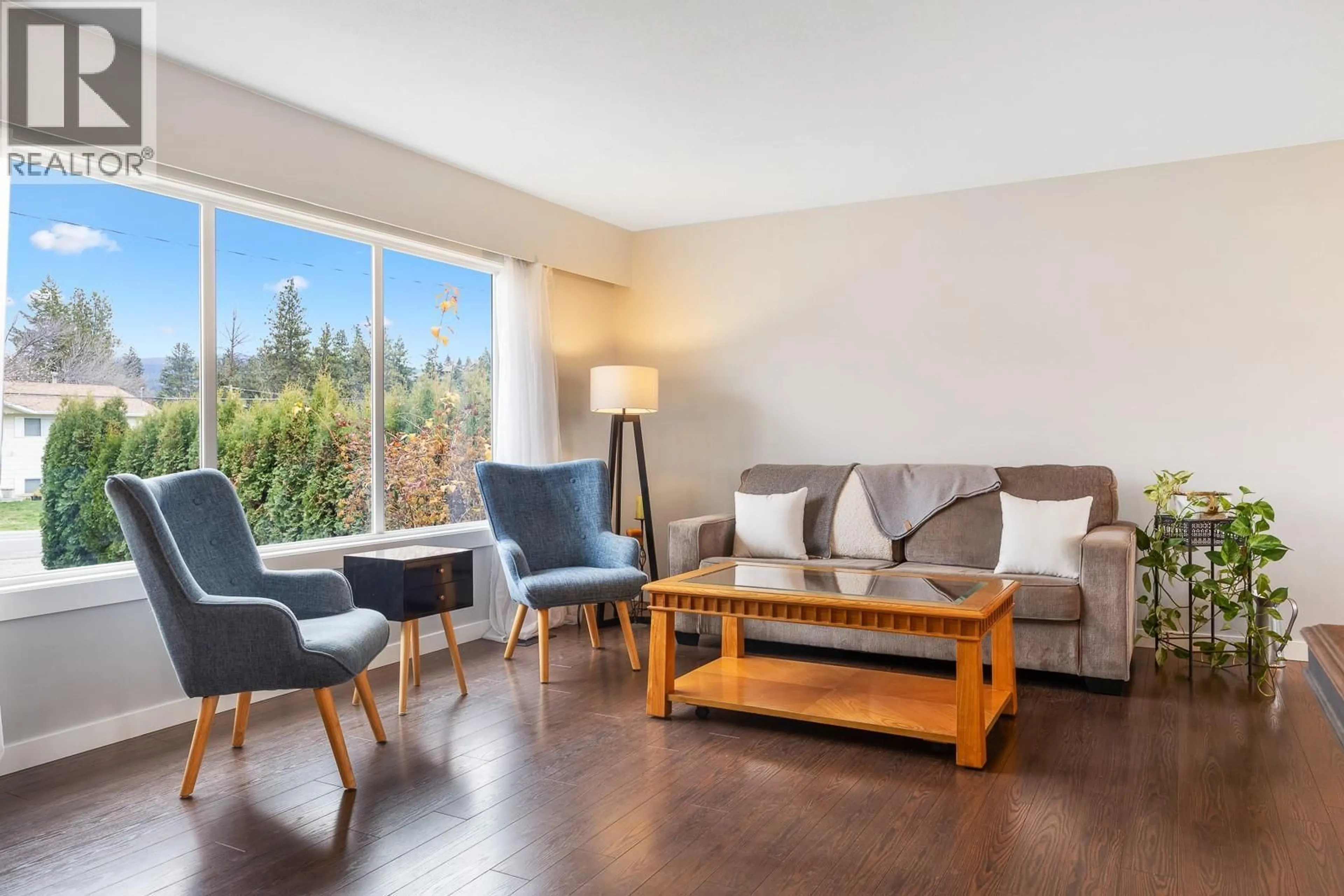 Living room with furniture, wood/laminate floor for 1704 TRAUT ROAD, Kelowna British Columbia V1P1E7